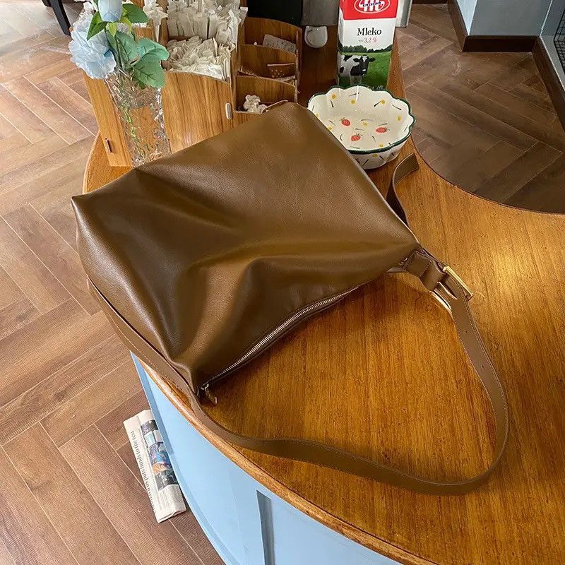 Japanese Brand × Vintage Capacity messenger crossbody unisex PU Leather Shoulder Bag Size ONE SIZE - 7 Thumbnail