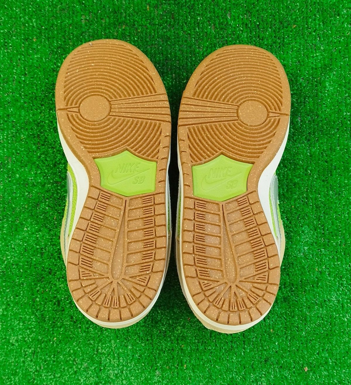Nike Nike SB Dunk Low Escargot. Size US 7 / EU 40 - 7 Thumbnail