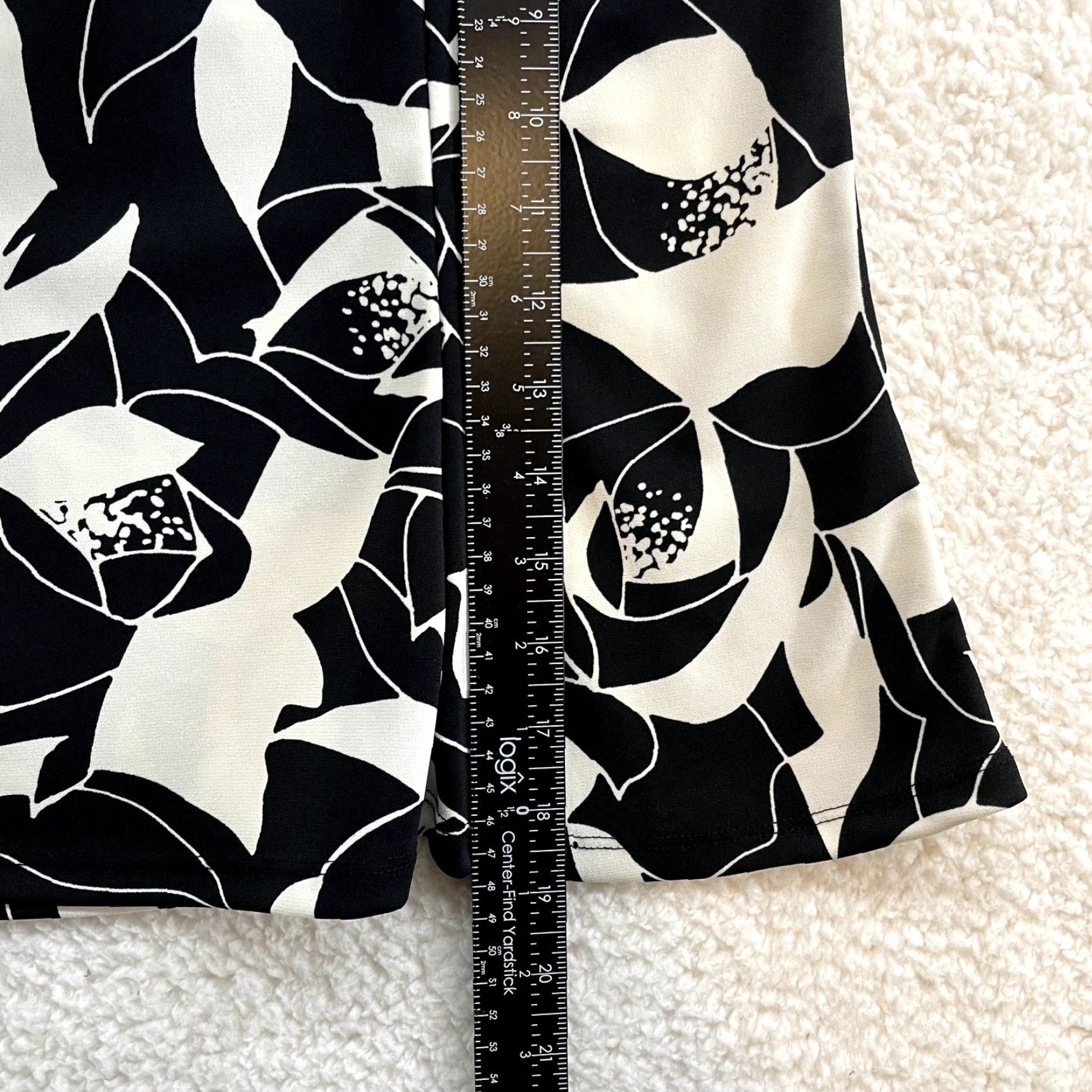 Express VINTAGE Express Skirt S Black White Rose Floral Office Small Slinky Stretch Women's XS (fits S) Size 28" / US 6 / IT 42 - 6 Thumbnail