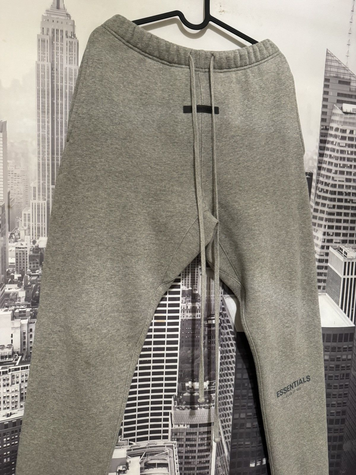 Fear of God 🔥Fear of God Essentials Sweatpants Dark Heather Oatmeal SZ S Size US 32 / EU 48 - 2 Thumbnail