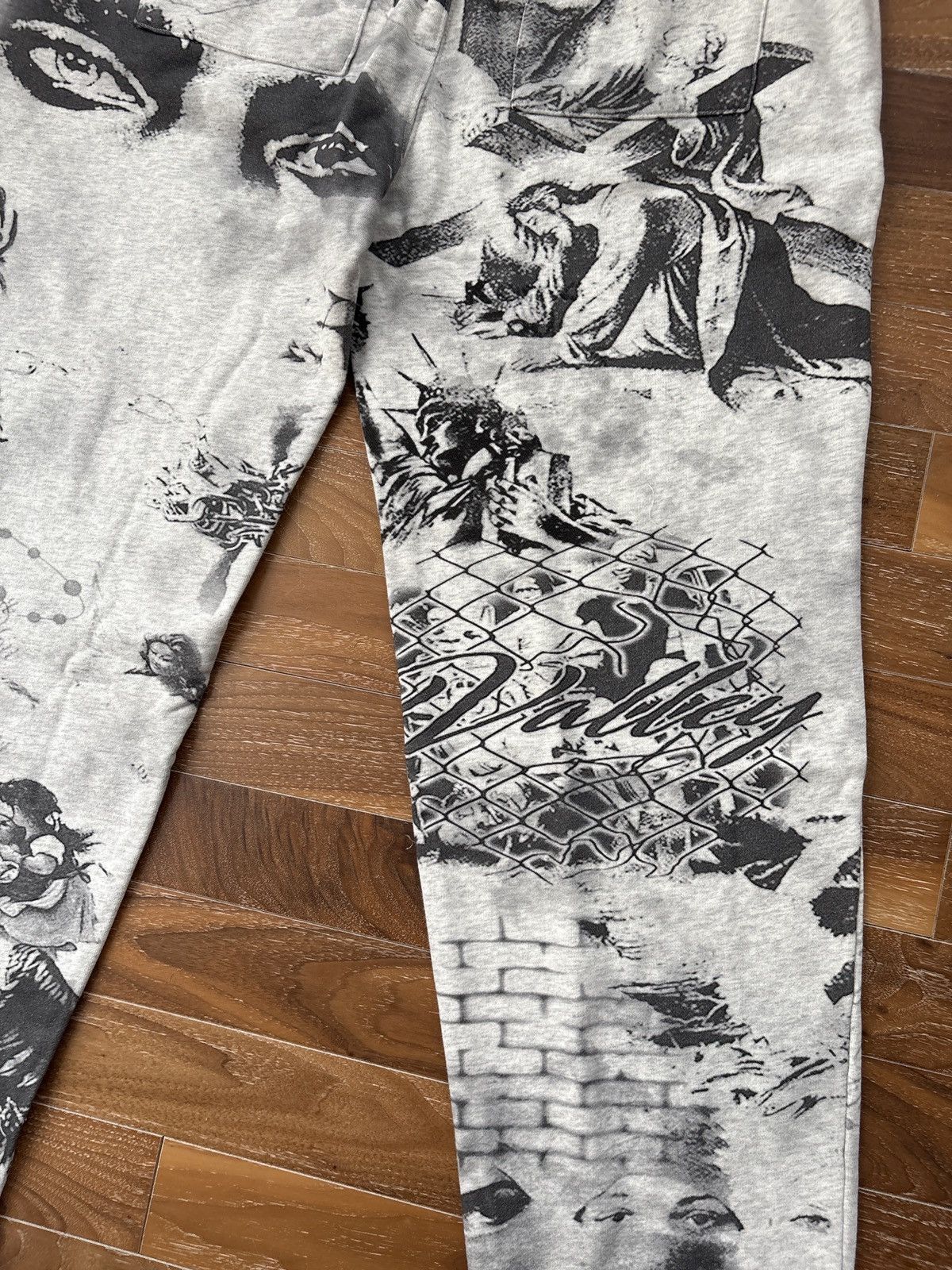 Vale Vale mural sweatpants grey Size US 36 / EU 52 - 8 Thumbnail