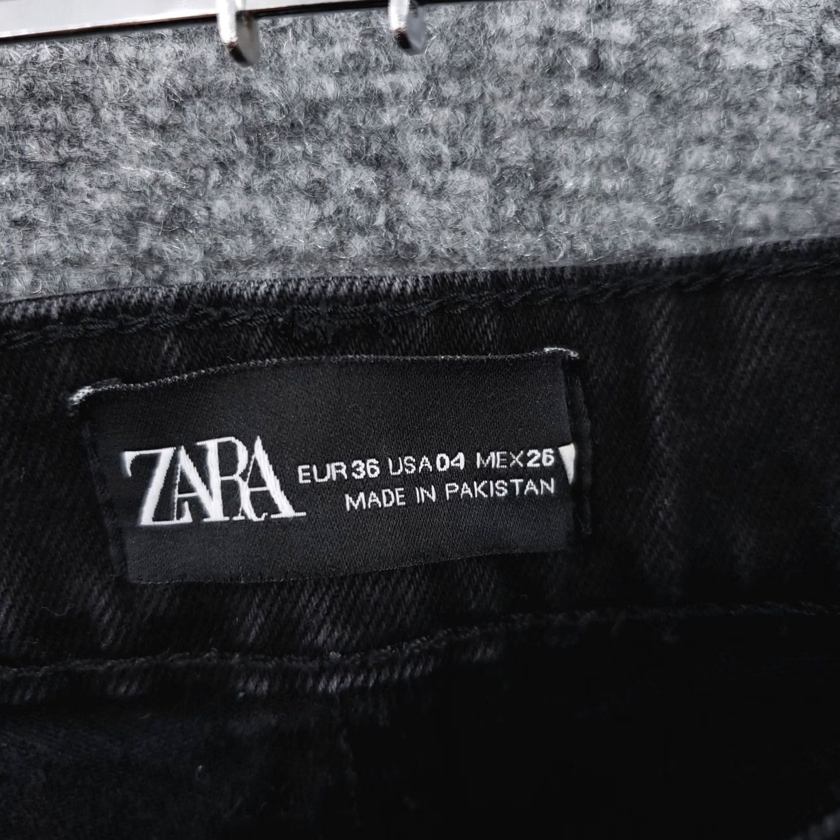 Zara Zara Jeans Womens 4 Mid-Rise Straight Distressed Hem 5-Pocket Dark Black Denim Size 27" / US 4 / IT 40 - 3 Thumbnail