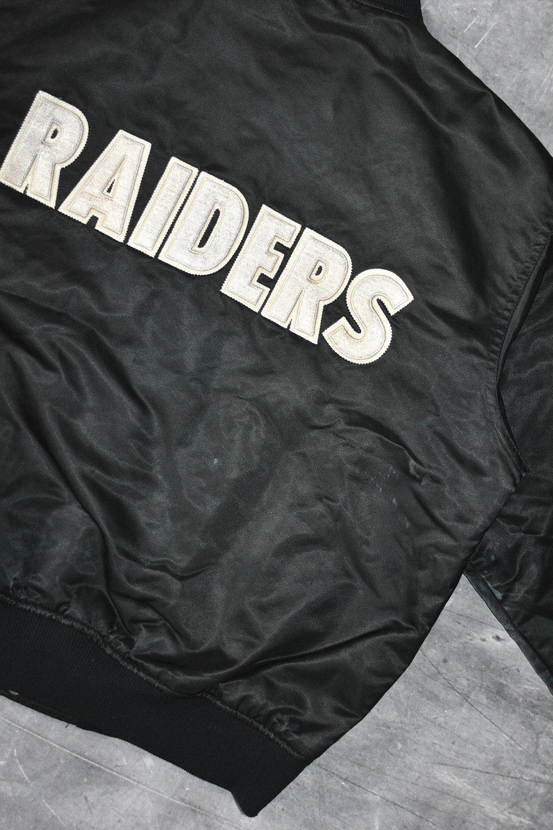 NFL × Starter × Vintage Vintage 90s Oakland Raiders NFL Starter Jacket (L) Size US L / EU 52-54 / 3 - 7 Thumbnail