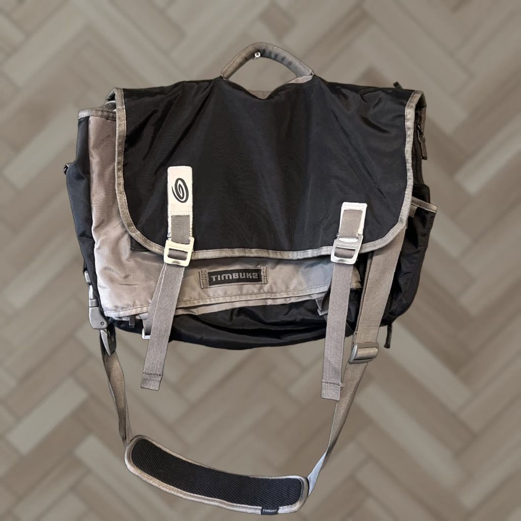 vintage timbuk2 bags Flight Classic Messenger Bag SR buckles are partially concealed behind the messenger flap for a refined but secure closure so old timbuk2 can't date
