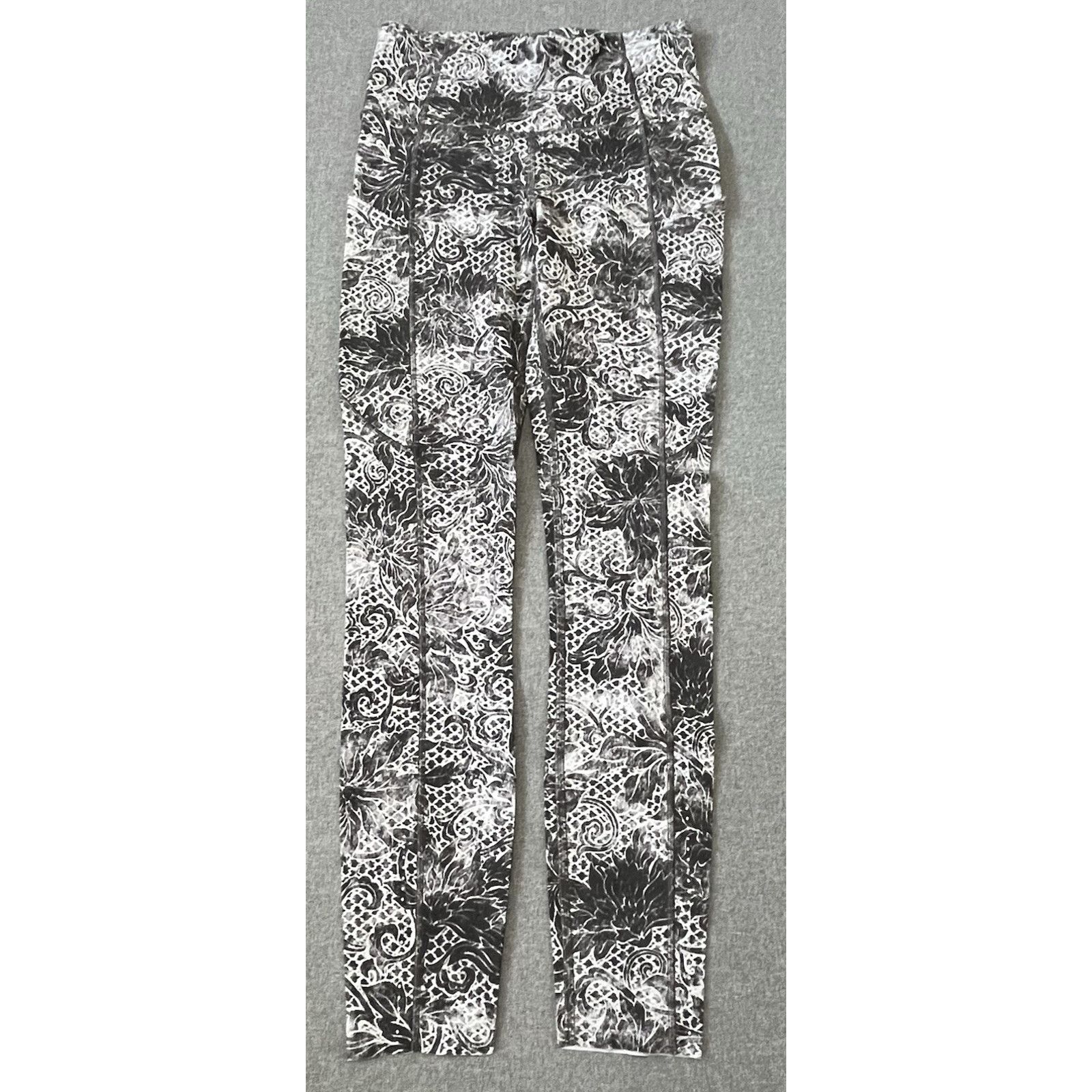 Lululemon Lululemon Wunder Under Crop Serigraph Starlight Black sz 4 Size 27" / US 4 / IT 40 - 1 Thumbnail