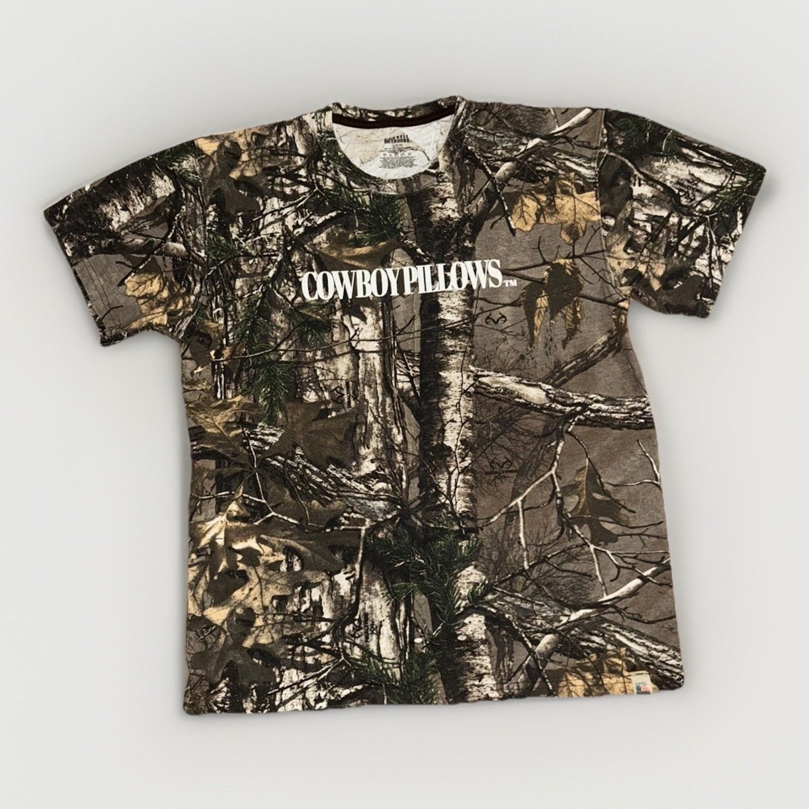 Band Tees × Realtree × Vintage Russell Outdoors Realtree Camo T-Shirt L Cowboy Pillows Size US L / EU 52-54 / 3 - 1 Thumbnail