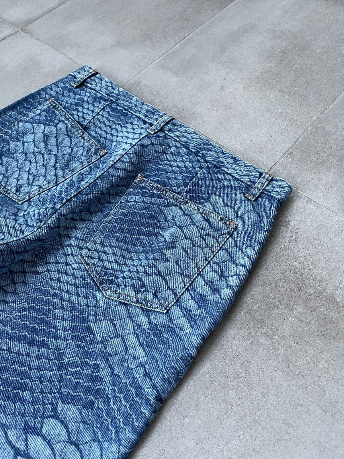 Maison Margiela !DS! SS22 Maison Margiela SnakeSkin Blue Pattern Denim Pants Size US 34 / EU 50 - 16 Thumbnail