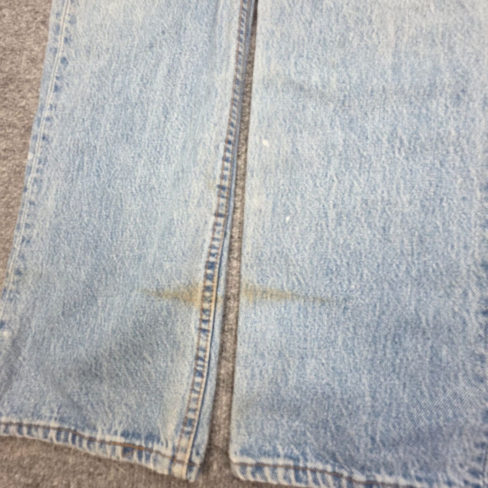 Levi's VINTAGE Levi's 501 Jeans Mens 31x34 / 34x36 Blue Light Wash Faded 5-Pocket Denim Regular Rise Mid Size US 31 - 7 Thumbnail