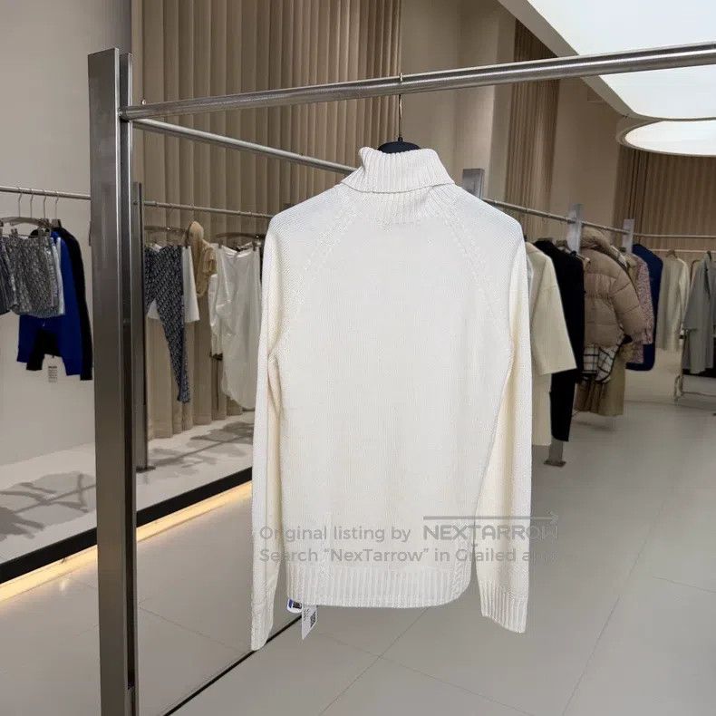 Loro Piana Loro Piana White Cashmere and Silk Sparkly High-Neck Sweat Size XS / US 0-2 / IT 36-38 - 2 Thumbnail