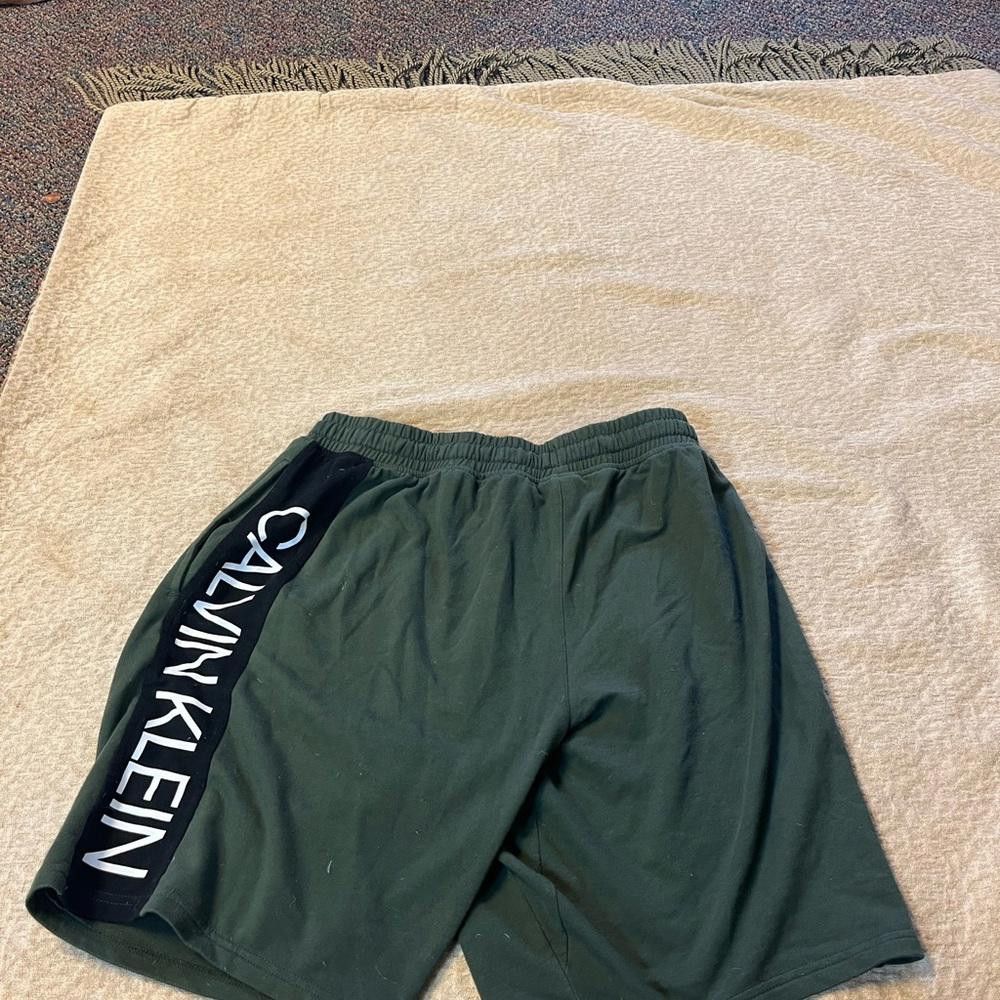 Calvin Klein Calvin Klein army green shorts large Size 36" / US 14 / IT 50 - 5 Thumbnail