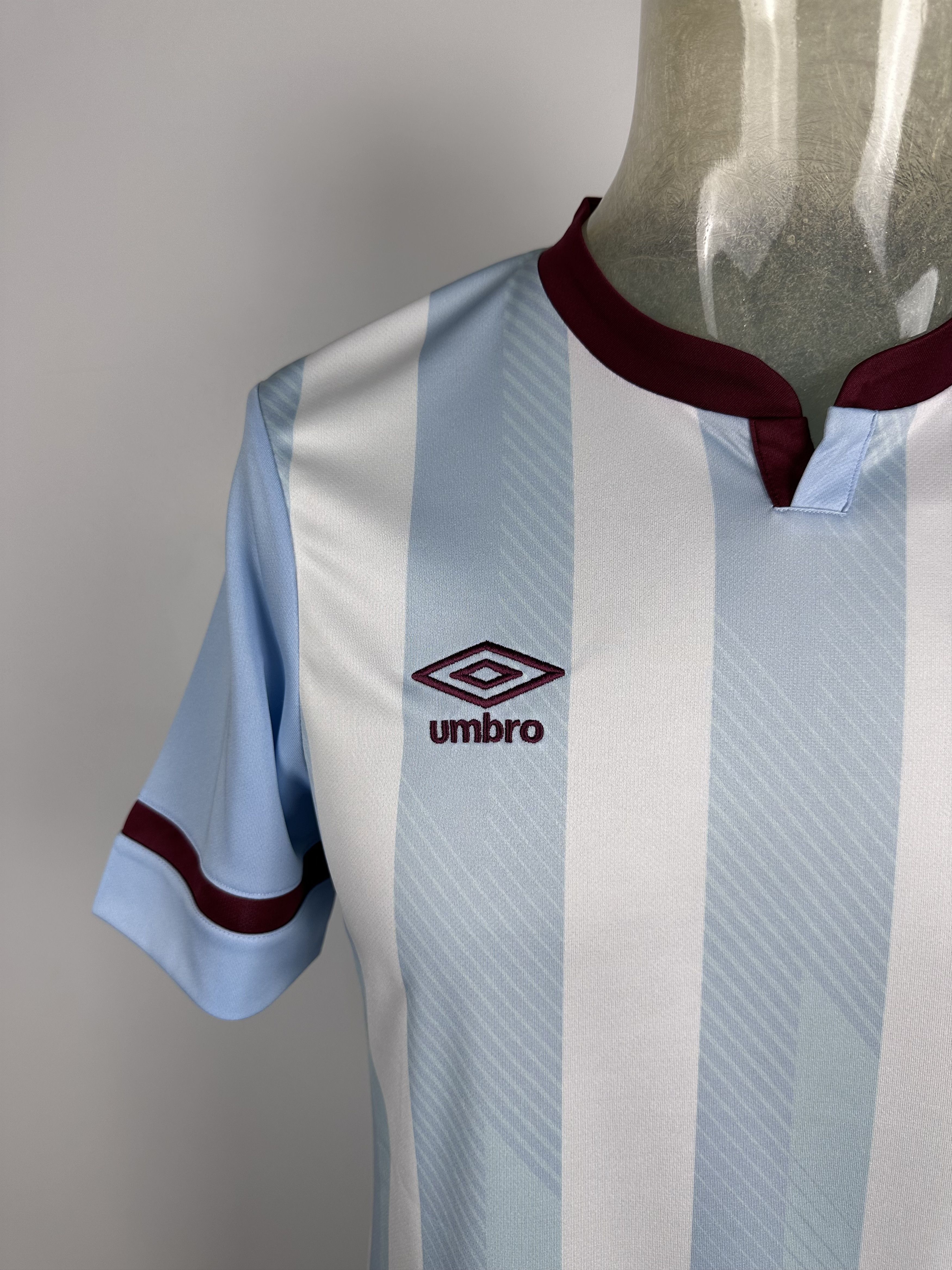 Umbro West Ham United 2021 2022 Football Shirt Soccer Jersey Umbro Size US M / EU 48-50 / 2 - 3 Thumbnail