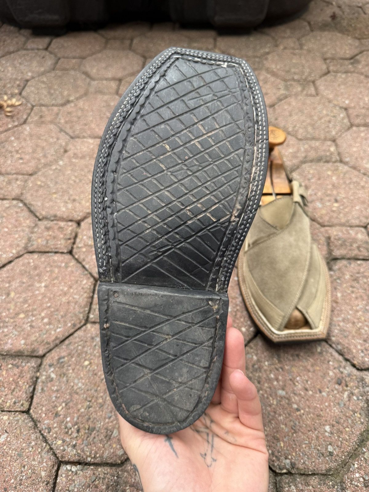 Vintage Sandals Men Peshawari Chappal Handmade Grey 1980s Size US 10 / EU 43 - 4 Thumbnail