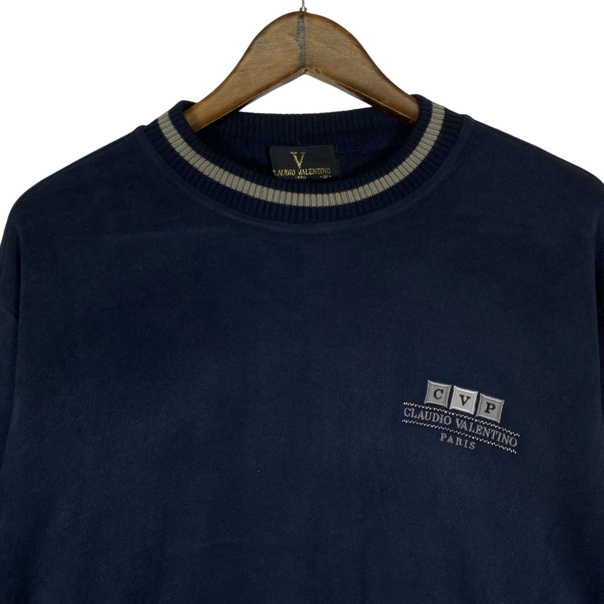 Vintage Vintage Claudio Valentino Small Embroidered Crewneck Size US M / EU 48-50 / 2 - 4 Thumbnail