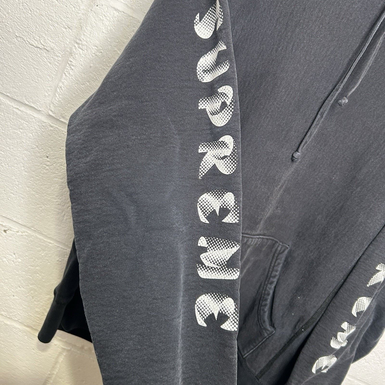 Supreme Supreme Gradient Sleeve Logo Hooded Sweatshirt “Black” FW18 Size US M / EU 48-50 / 2 - 4 Thumbnail
