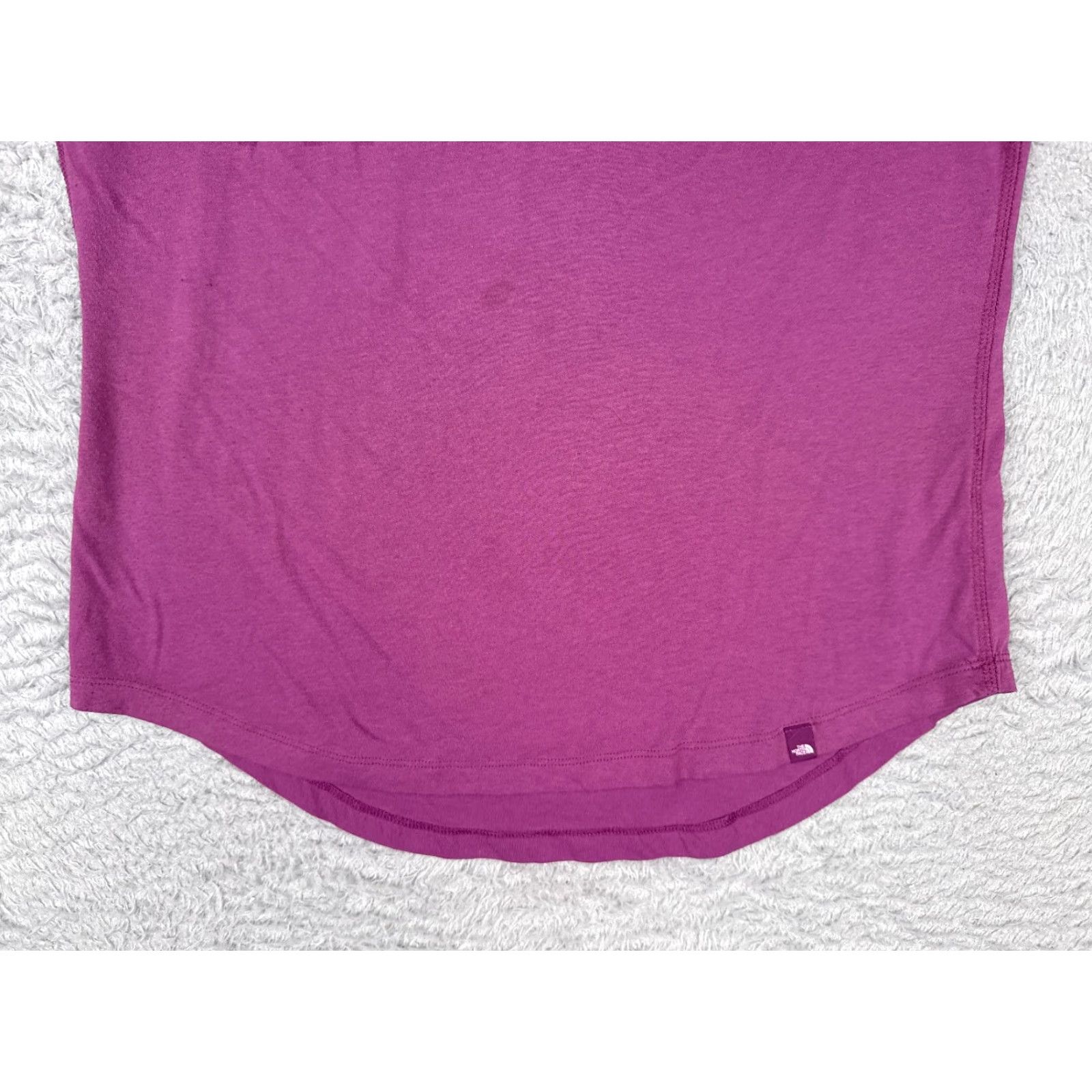 The North Face VINTAGE? No. The North Face Shirt Women M Purple Short Sleeve Crew Neck Poly Blend T-Shirt Womens Medium Purple Basic Outdoor 90s? Size M / US 6-8 / IT 42-44 - 5 Thumbnail