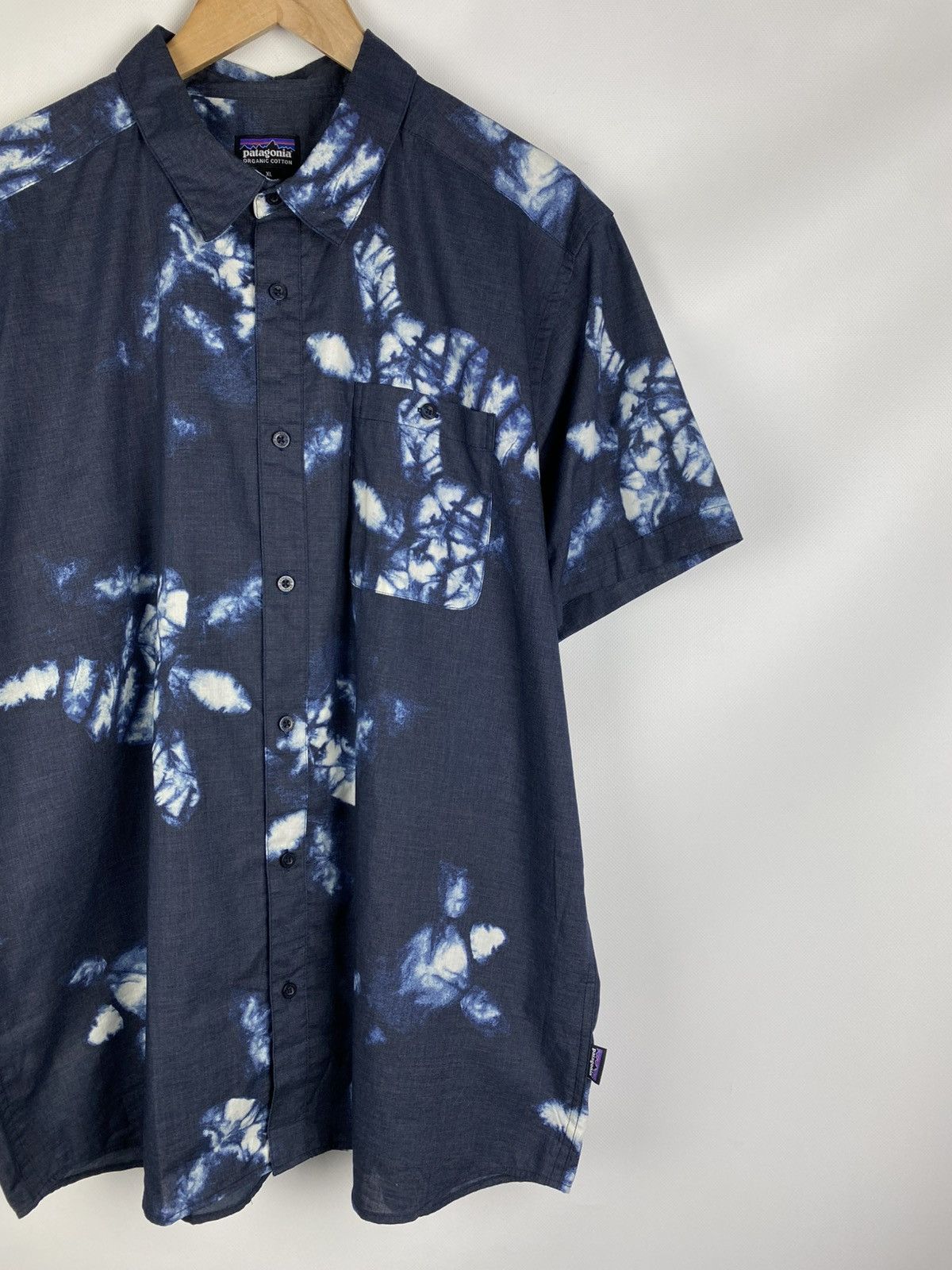 Patagonia Patagonia overprinted Hawaiian short sleeve button up shirt Size US XL / EU 56 / 4 - 3 Thumbnail