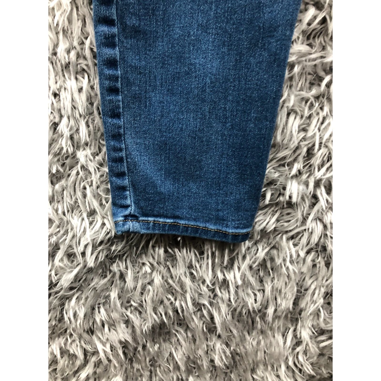 Vintage Universal Thread High Rise Skinny Jeans Size 4 Womens Medium Wash Blue Denim Jeans Skinny Womens Size 4 Blue Size 27" / US 4 / IT 40 - 7 Thumbnail