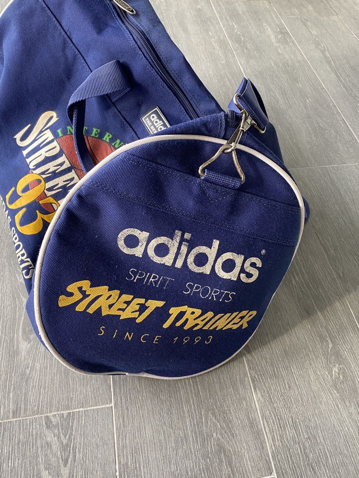 Adidas × Vintage Vintage 90’s Adidas International Streetball Duffle Bag Size ONE SIZE - 4 Thumbnail