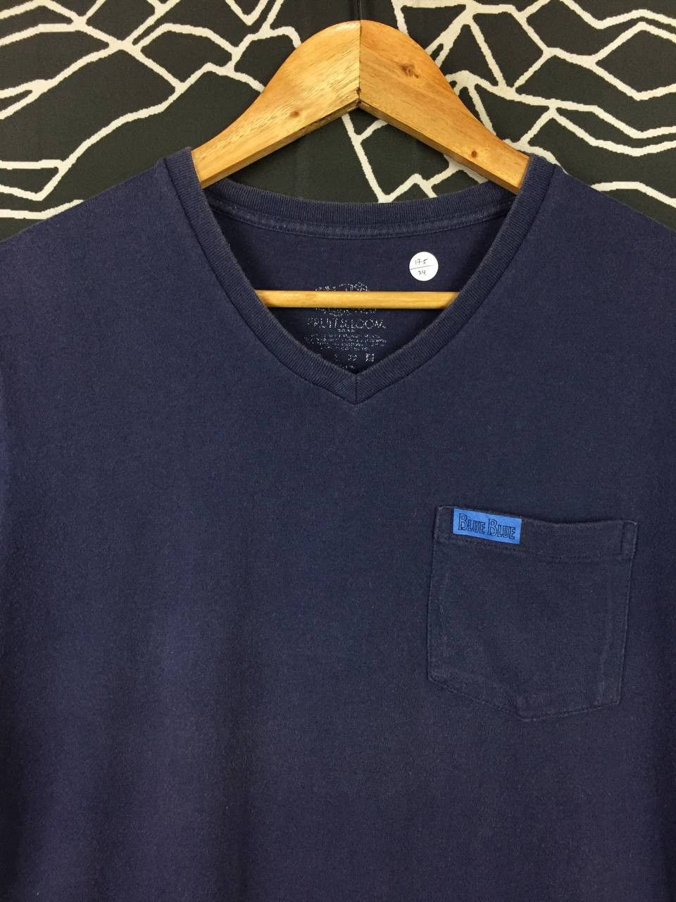 Blue Blue Japan BLUE BLUE Japan x Fruit of the Loom V-Neck Pocket Tee Size US S / EU 44-46 / 1 - 3 Thumbnail