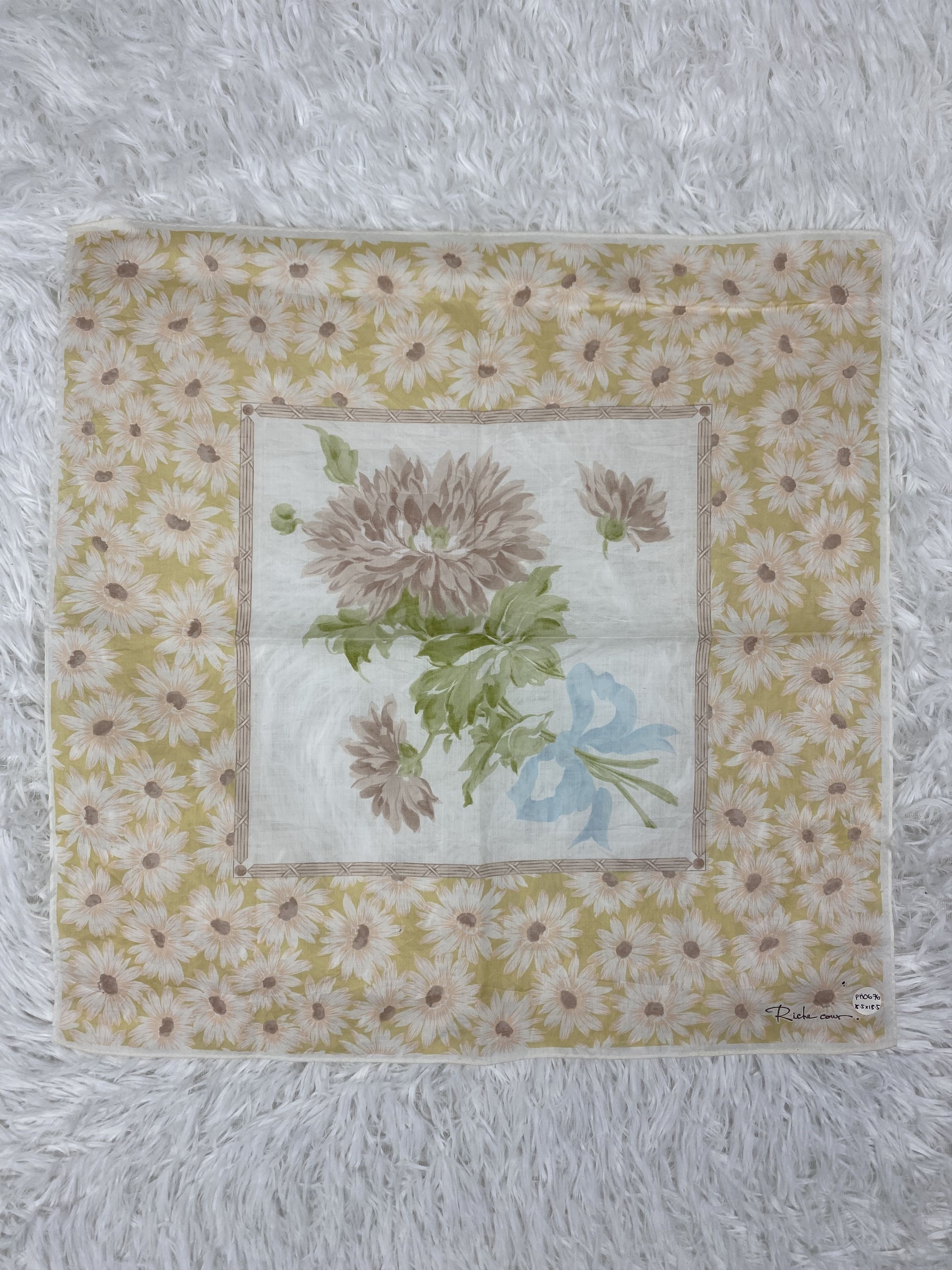 Vintage Vintage Riche Cour Handkerchief Neckerchief PH0676 Size ONE SIZE - 3 Thumbnail