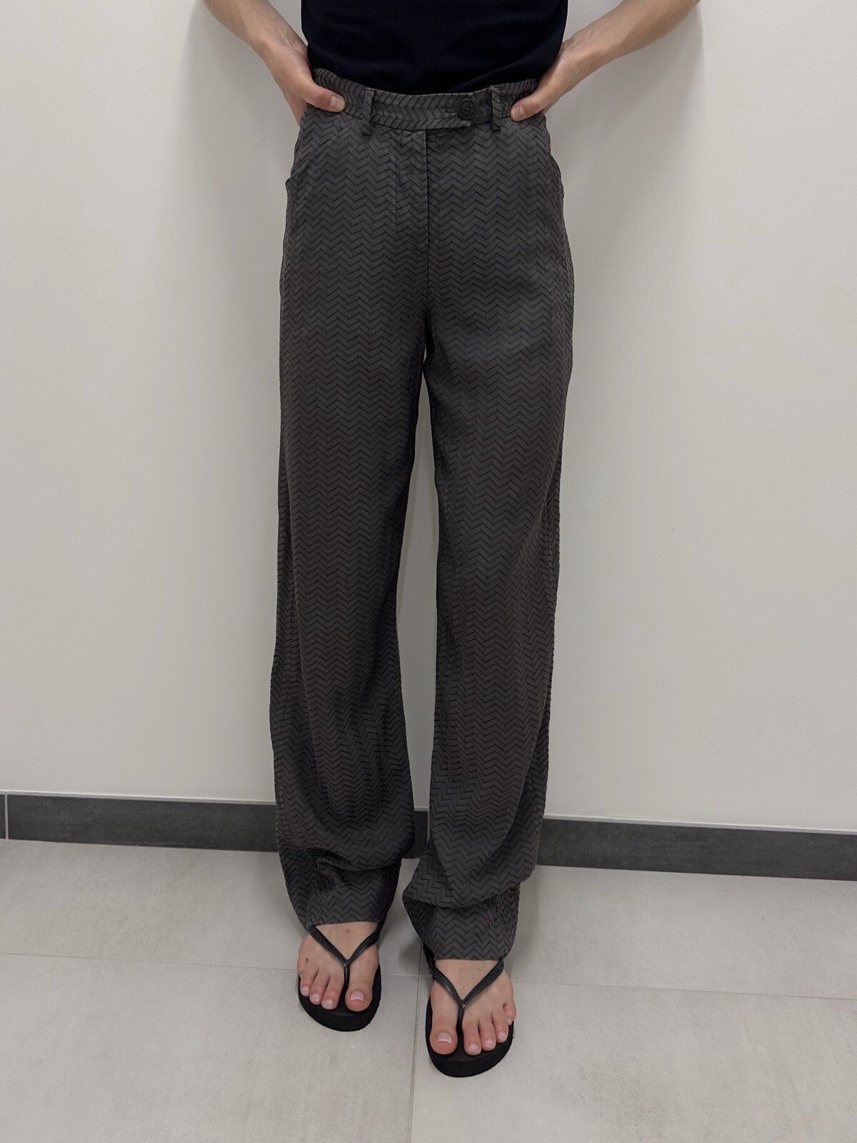 Giorgio Armani Giorgio Armani Womens High Waist Texture Pants Silk Size 27" / US 4 / IT 40 - 1 Thumbnail
