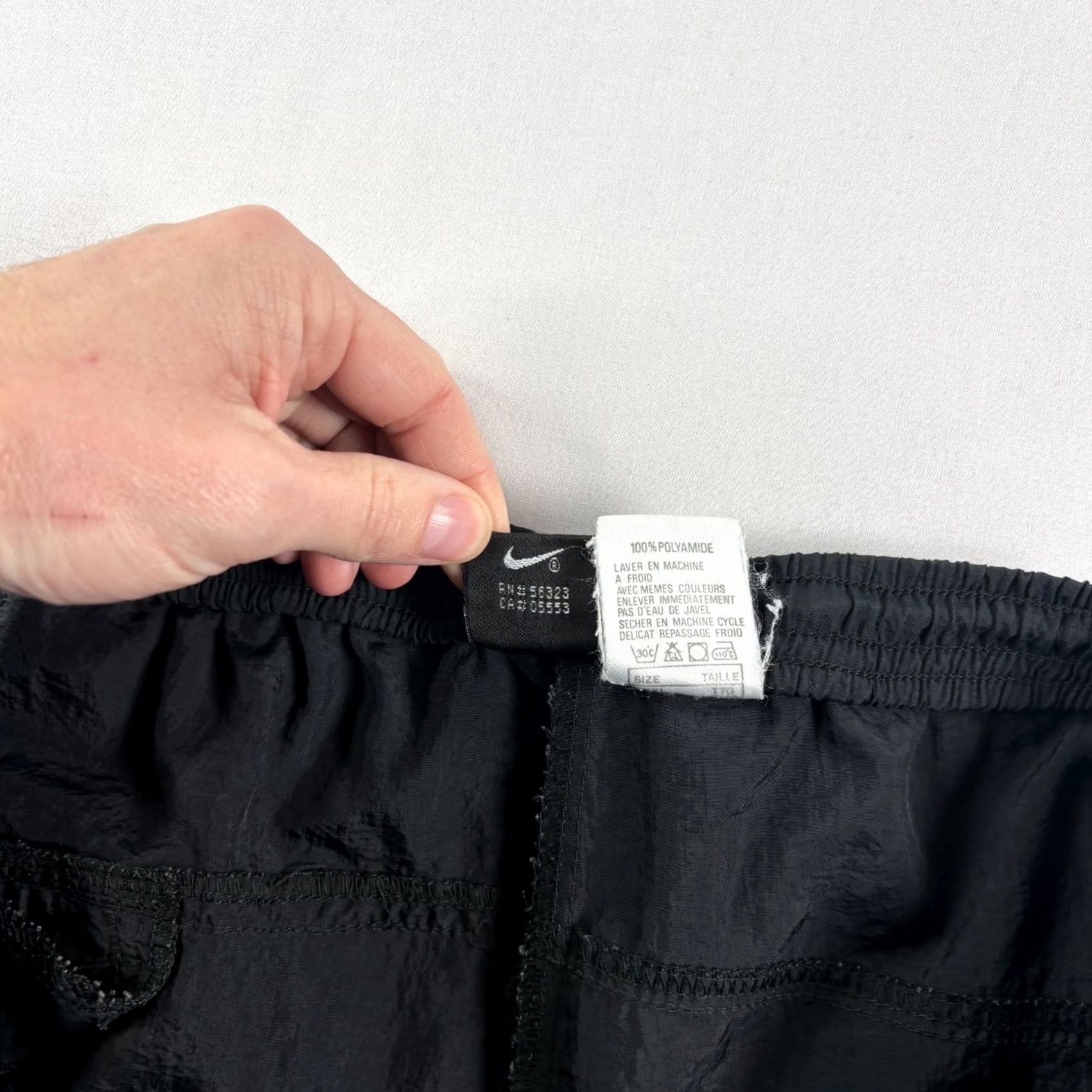 Nike VINTAGE Nike Track Pants Mens 2XL Black Tapered Jogger Stretch Athleisure Size US 39 - 5 Thumbnail