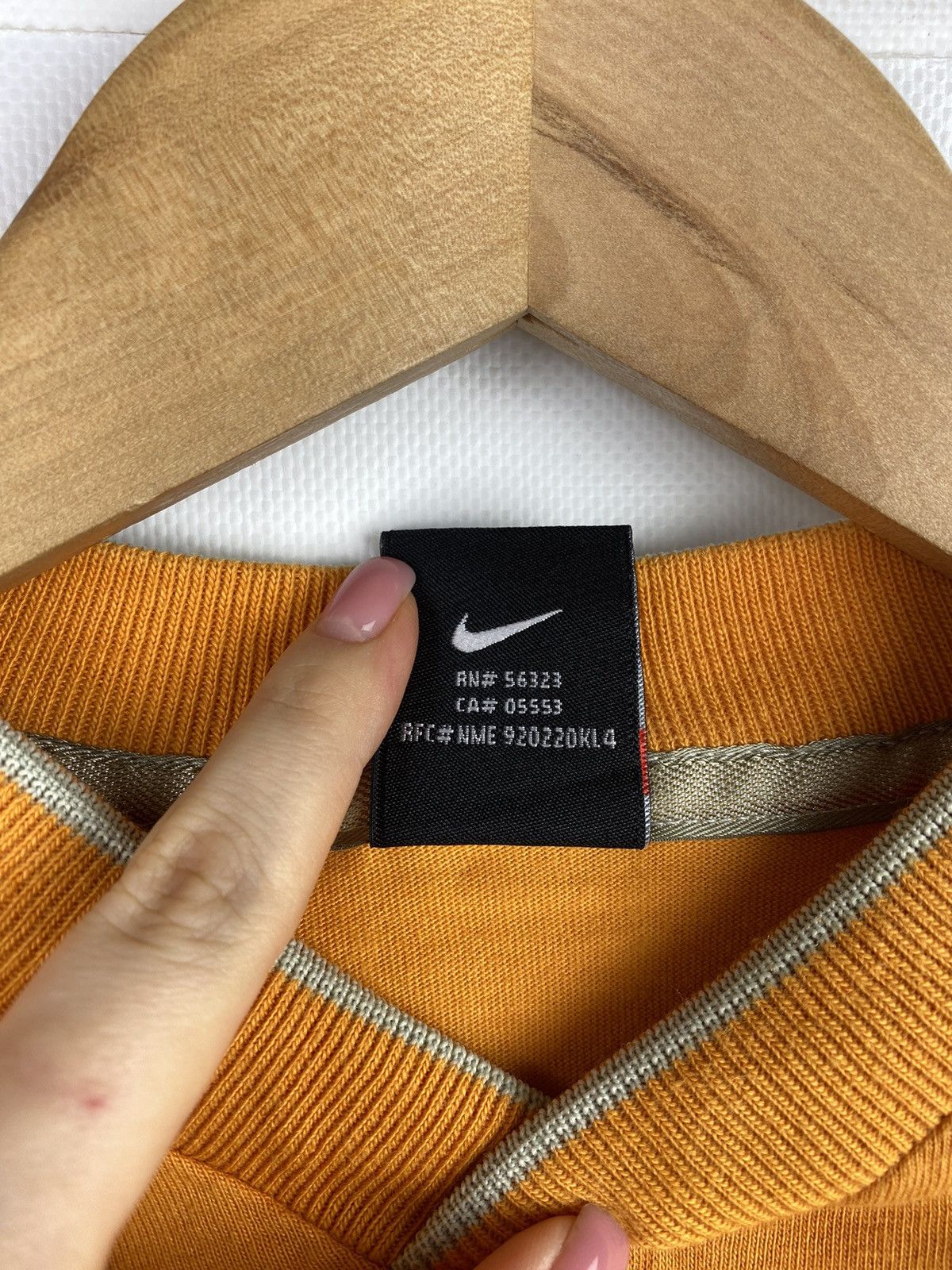 Vintage Nike vintage Y2K center logo swoosh men’s t shirt size S Size US S / EU 44-46 / 1 - 9 Thumbnail