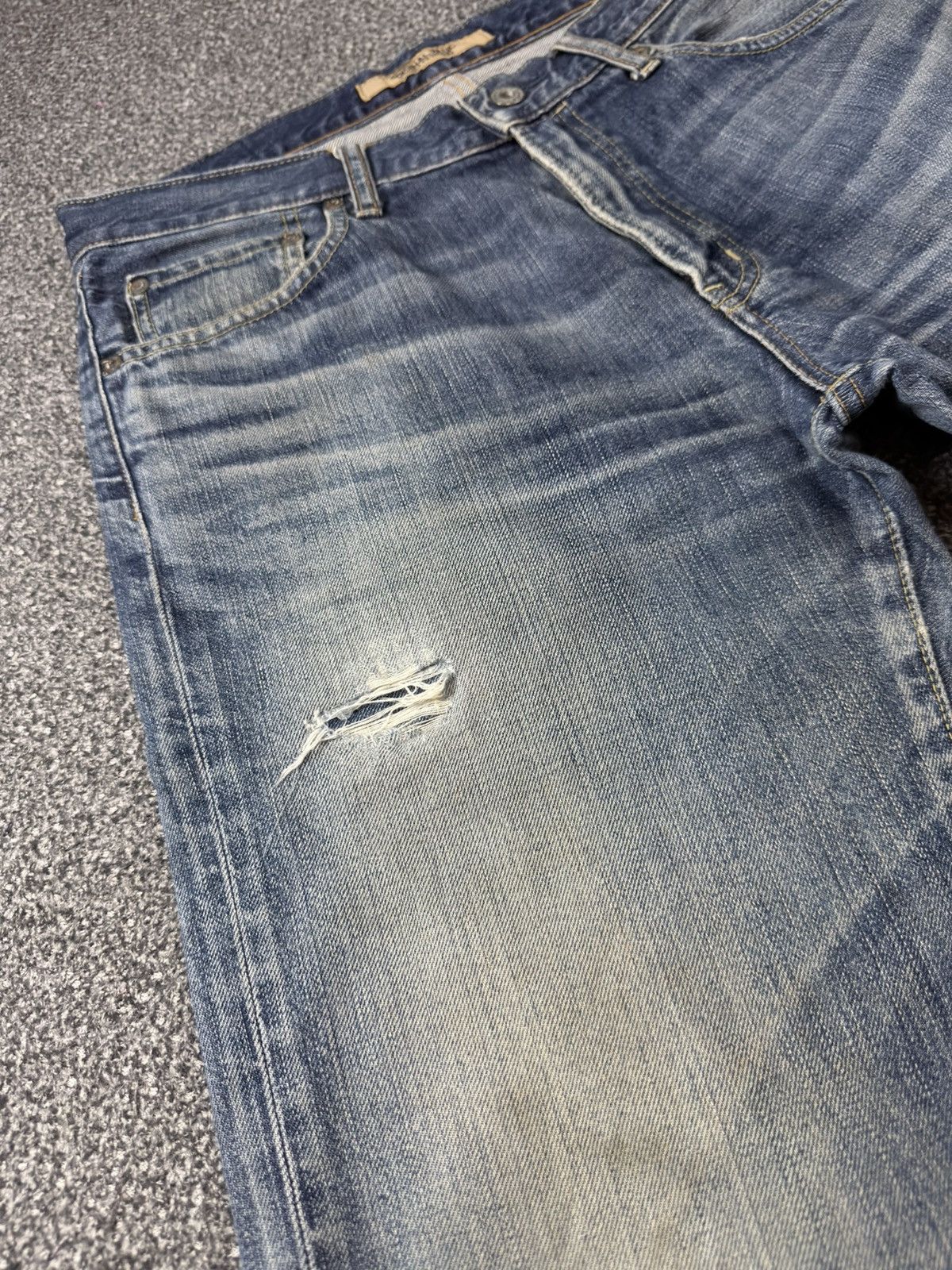 Fashion Victim Vintage 90s Uniqlo Whisker Faded Wash Distressed Denim W32 Size US 32 / EU 48 - 4 Thumbnail