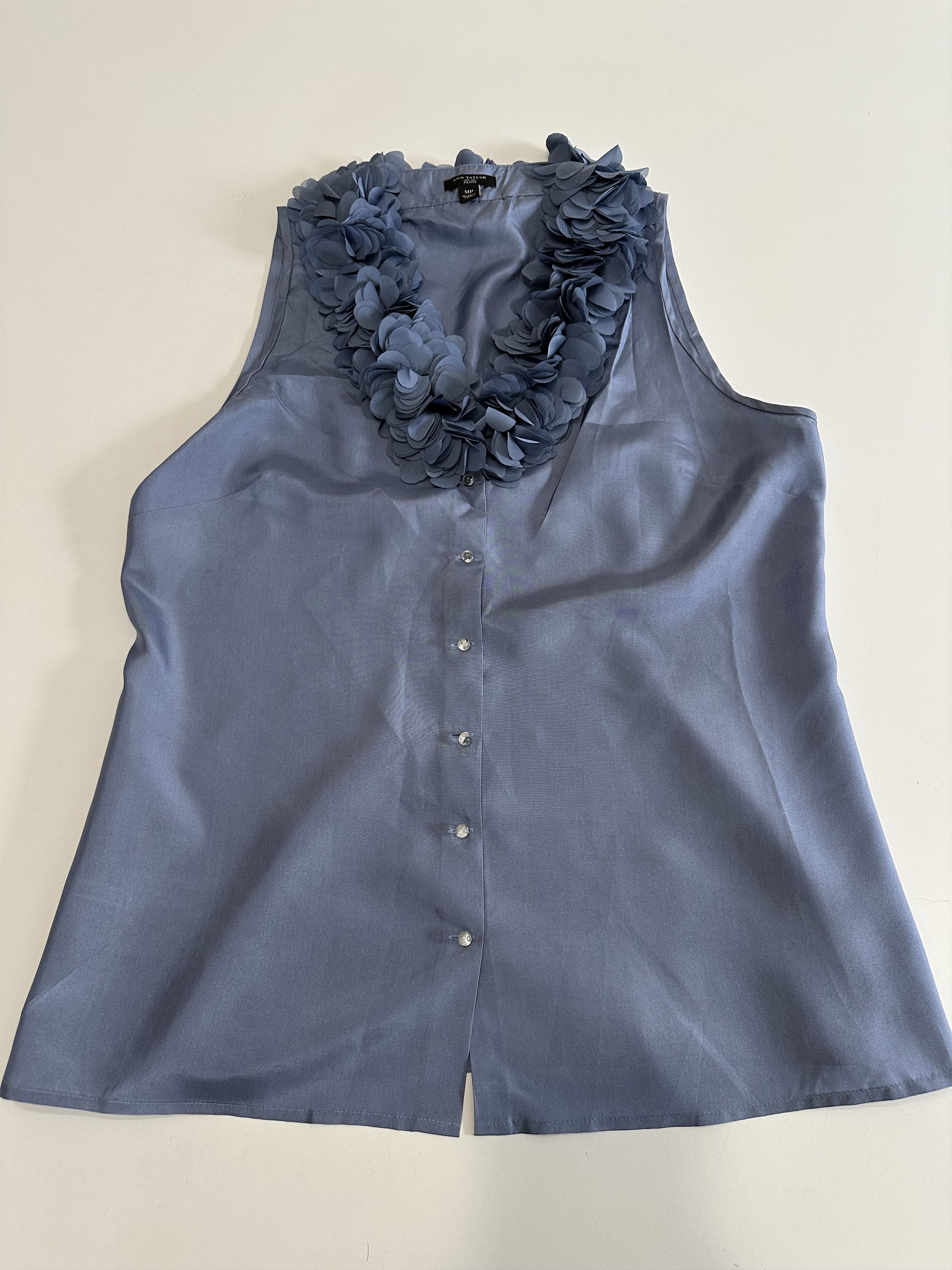 Other Ann Taylor Petite Blue Silk Blouse Size MP Floral Design Size S / US 4 / IT 40 - 1 Thumbnail
