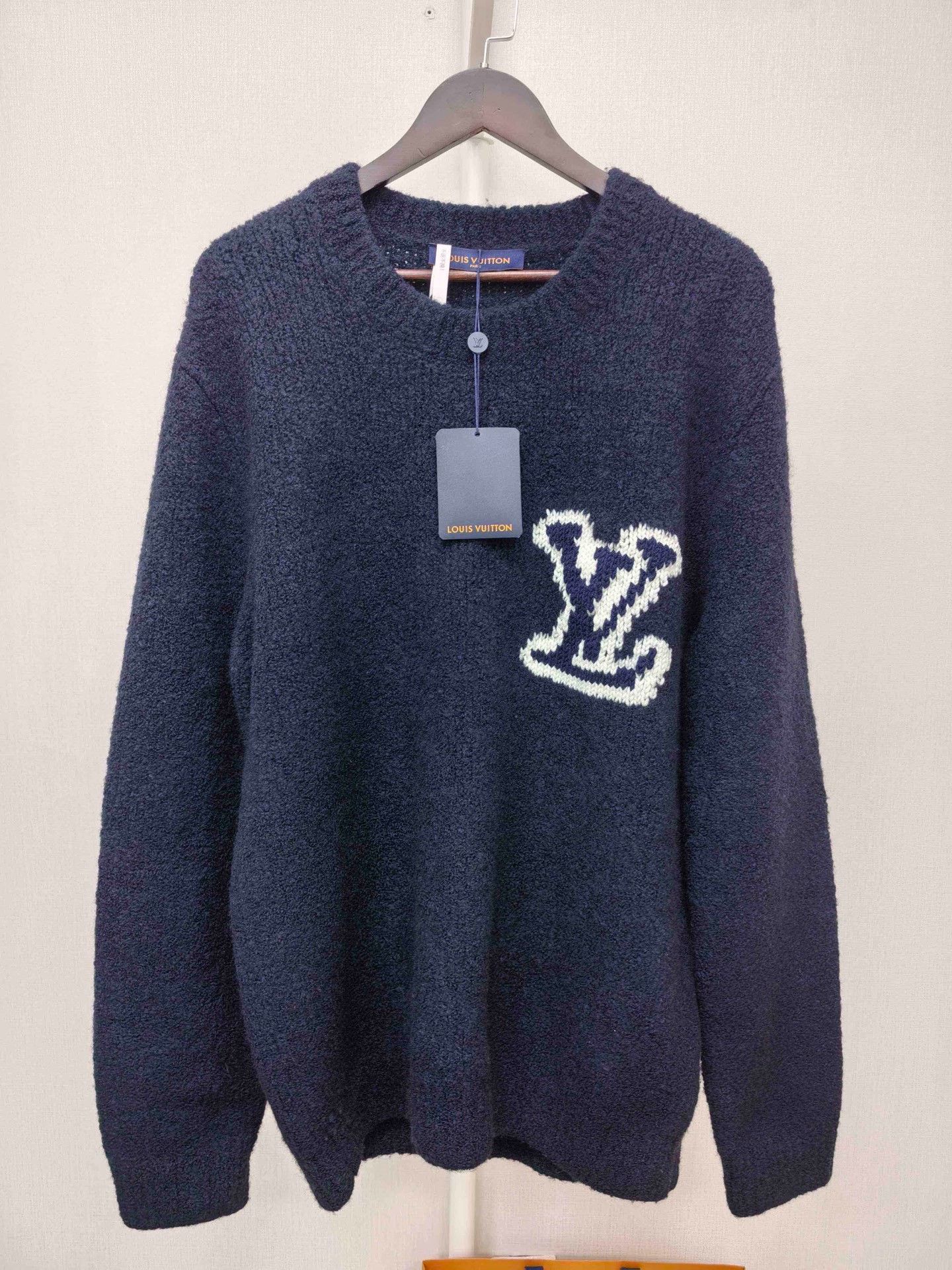 Louis Vuitton Louis Vuitton LV Logo Boucl¨¦ Knit Sweater XXL Size US XXL / EU 58 / 5 - 1 Thumbnail