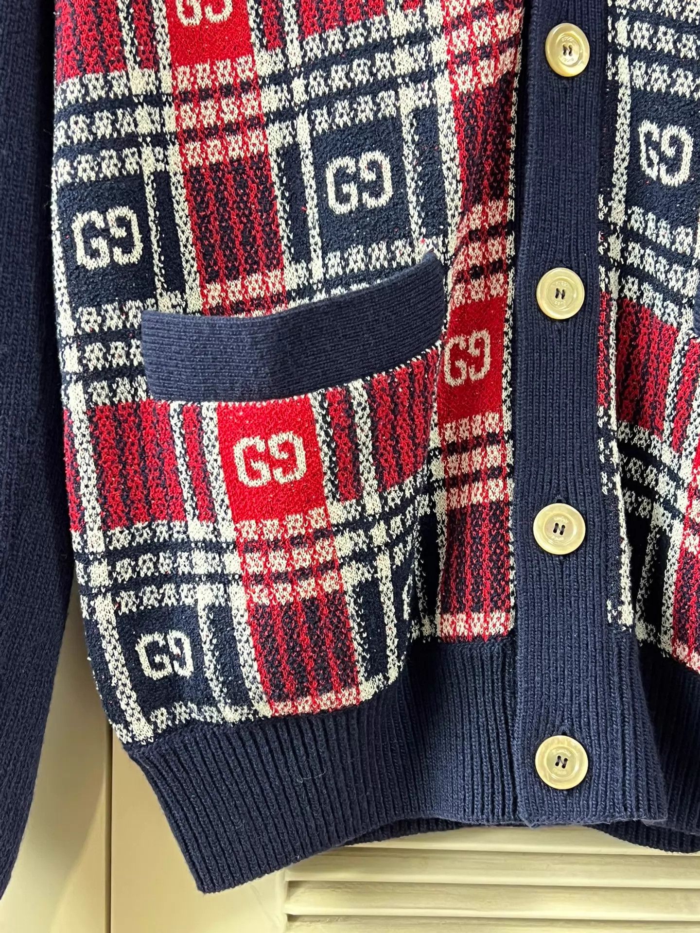 Gucci Men's Navy Blue Knit Sweater - Red/White Shoulder Colorblock Size US S / EU 44-46 / 1 - 5 Thumbnail