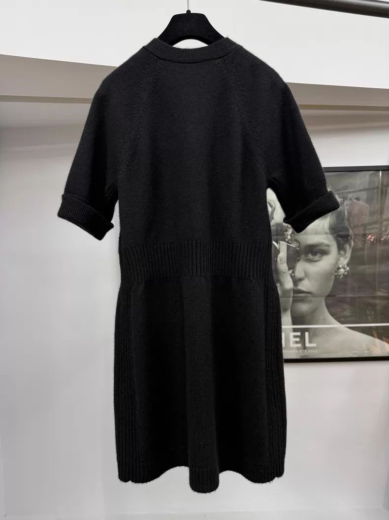 Chanel Chanel Black V-neck cashmere knitted dress Size XS / US 0-2 / IT 36-38 - 3 Thumbnail