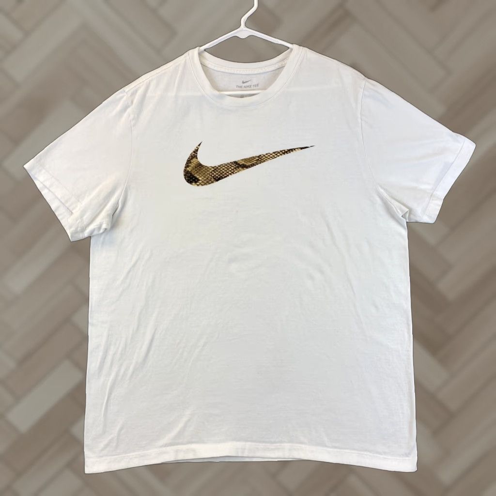 Nike VINTAGE Men’s Nike Tee Shirt XL White Swoosh Logo Athletics 80s 90s Sports Band Tee Mens Size US XL / EU 56 / 4 - 1 Thumbnail