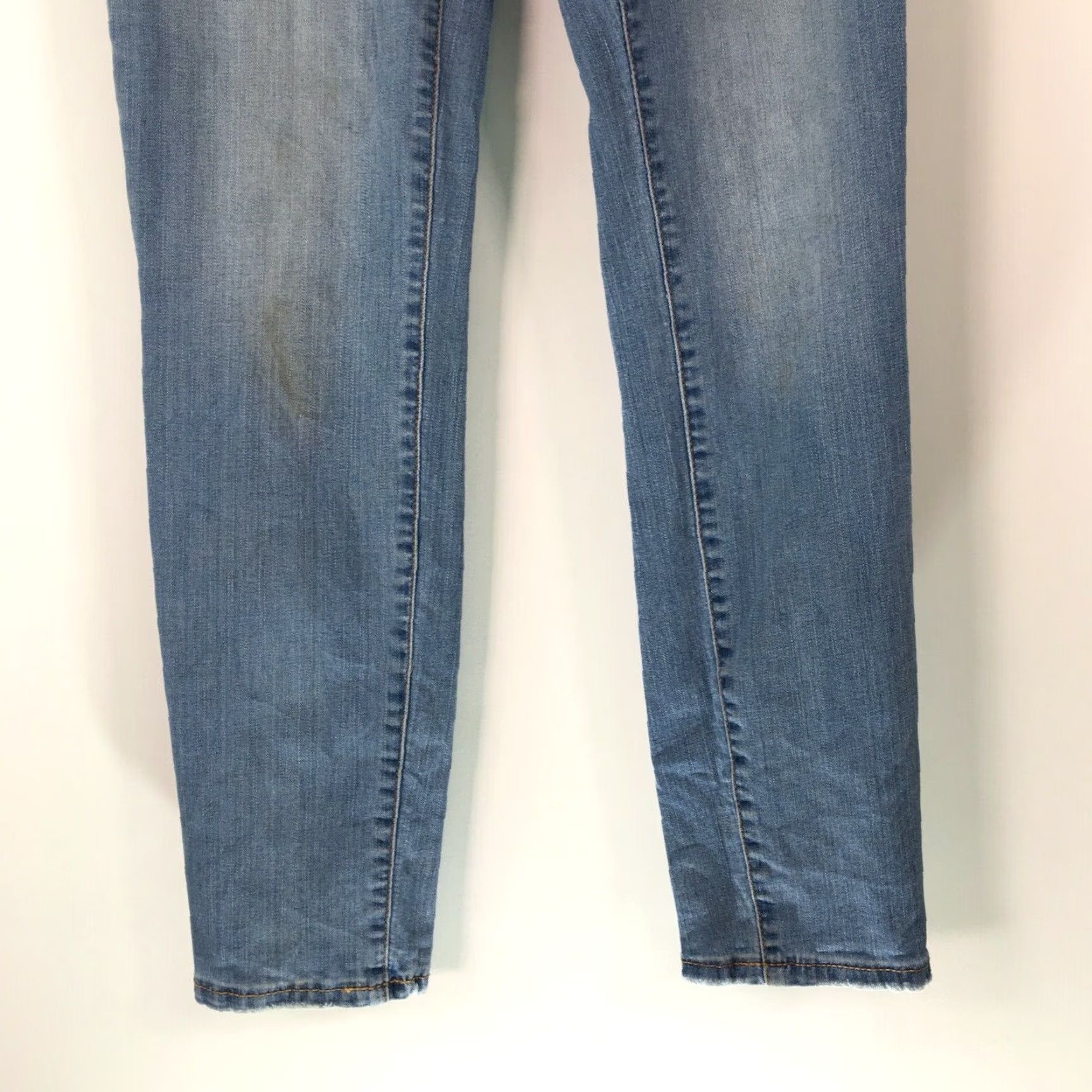 Vintage Aéropostale Jeans Women's Straight Denim Blue Size 8 30x29 Belt Loops 5-Pocket Regular Straight Leg Jeans 77% Cotton 21% Polyester 2% Spandex Size 30" / US 8 / IT 44 - 4 Thumbnail