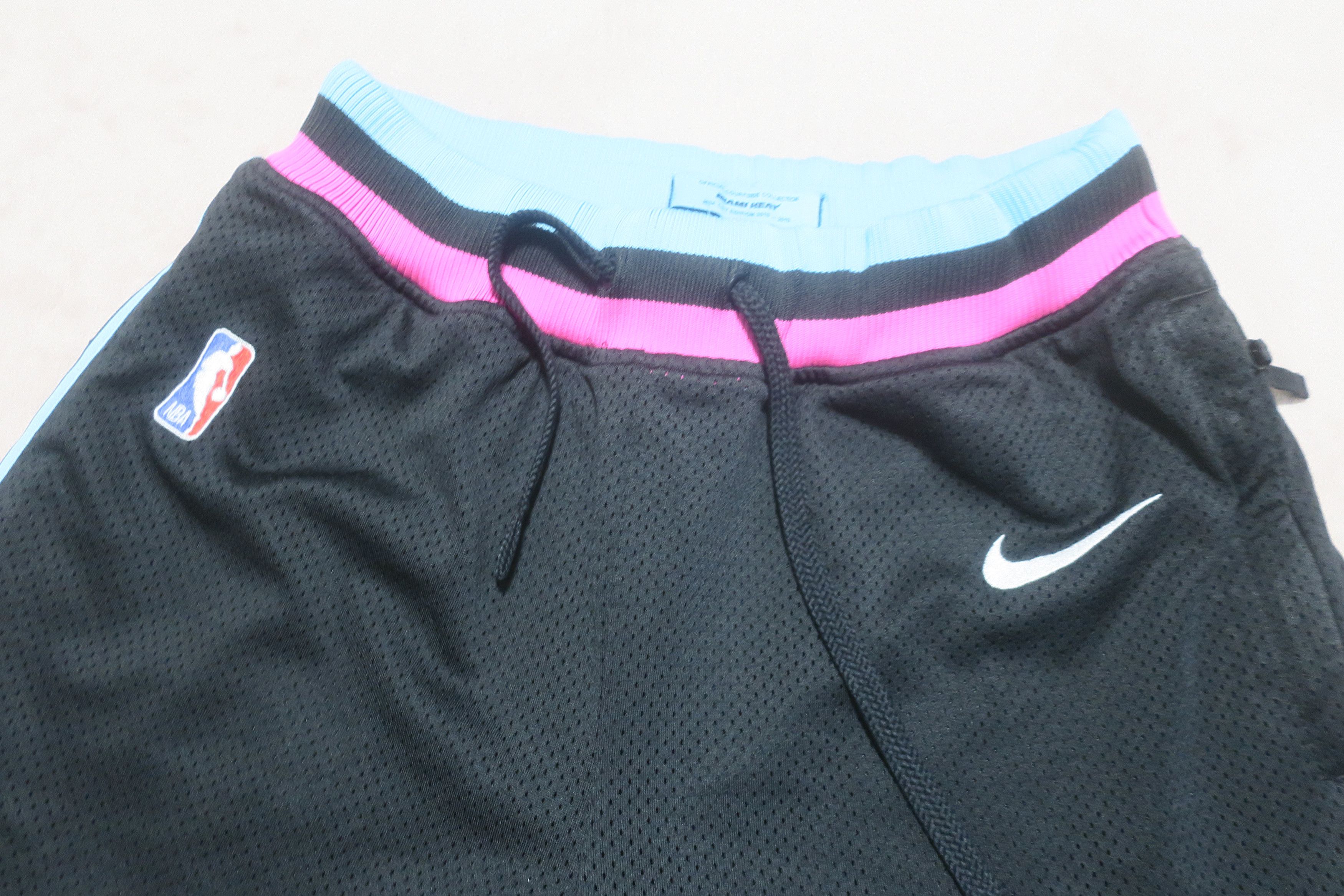 Nike Miami Heat Courtside Collection 2018-19 Shorts Size M Size US 26 / EU 42 - 2 Thumbnail