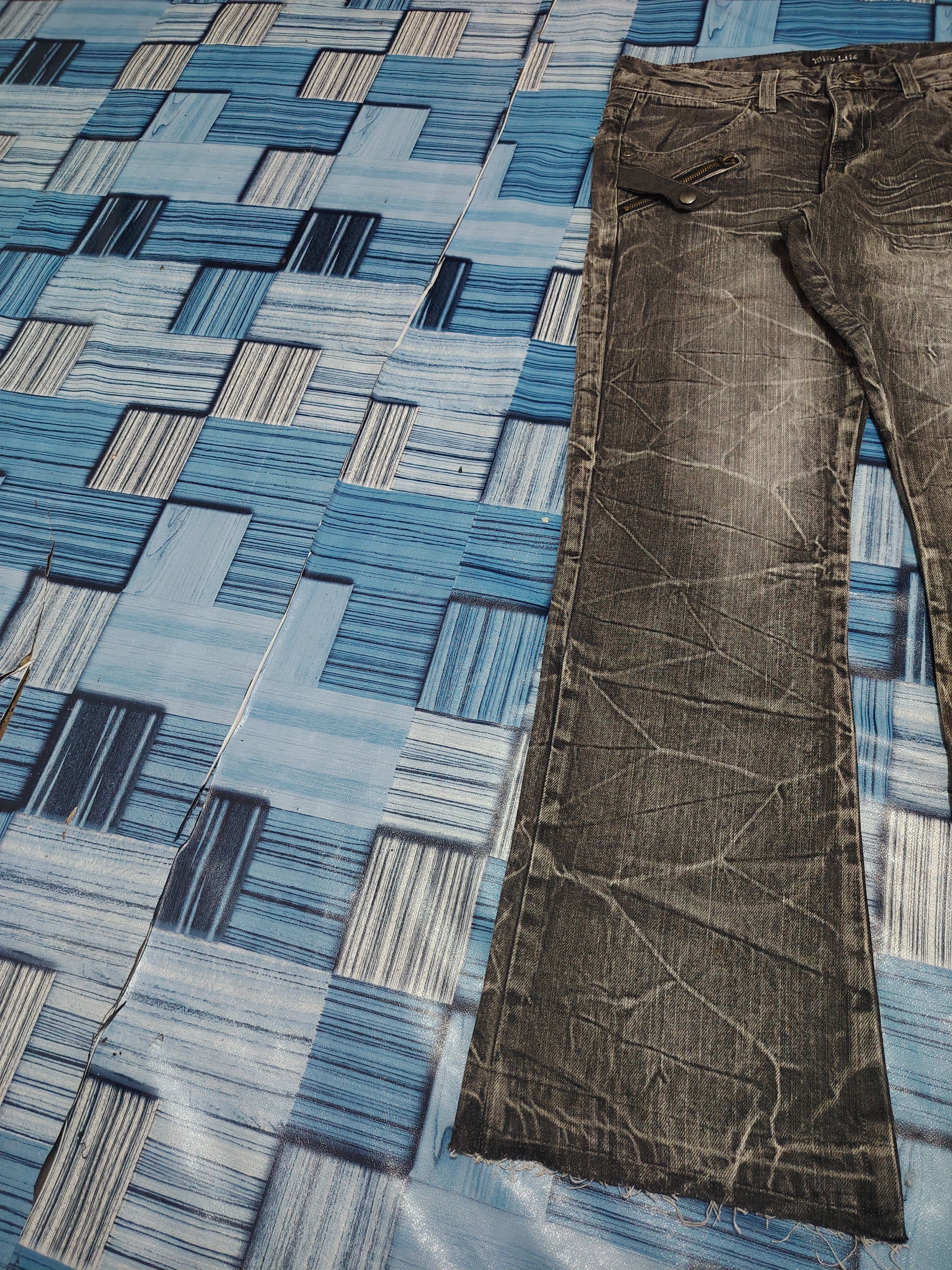 Le Grande Bleu (L.G.B.) Japanese Wild Life Skull Bones Whiskered Flared Jeans Size US 32 / EU 48 - 3 Thumbnail