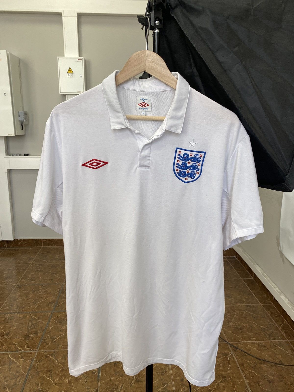 Umbro 🏴󠁧󠁢󠁥󠁮󠁧󠁿 England Umbro Soccer Jersey Training Rare Retro Hype Size US XL / EU 56 / 4 - 1 Thumbnail