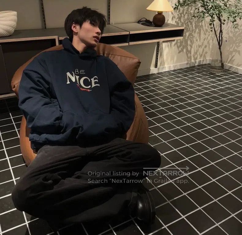 Balenciaga Balenciaga Loose long-sleeve hooded sweatshirt Size US S / EU 44-46 / 1 - 2 Thumbnail