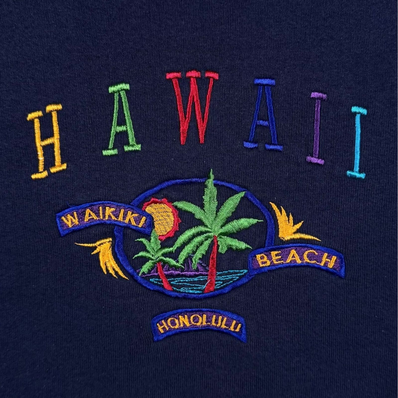 Fruit Of The Loom Vintage Hawaii Waikiki Beach Honolulu Embroidered Tourist Navy Blue Sweatshirt M Mens Pullover 21" Pit to Pit 27" Length 23" Shoulder to Cuff Size US M / EU 48-50 / 2 - 4 Thumbnail