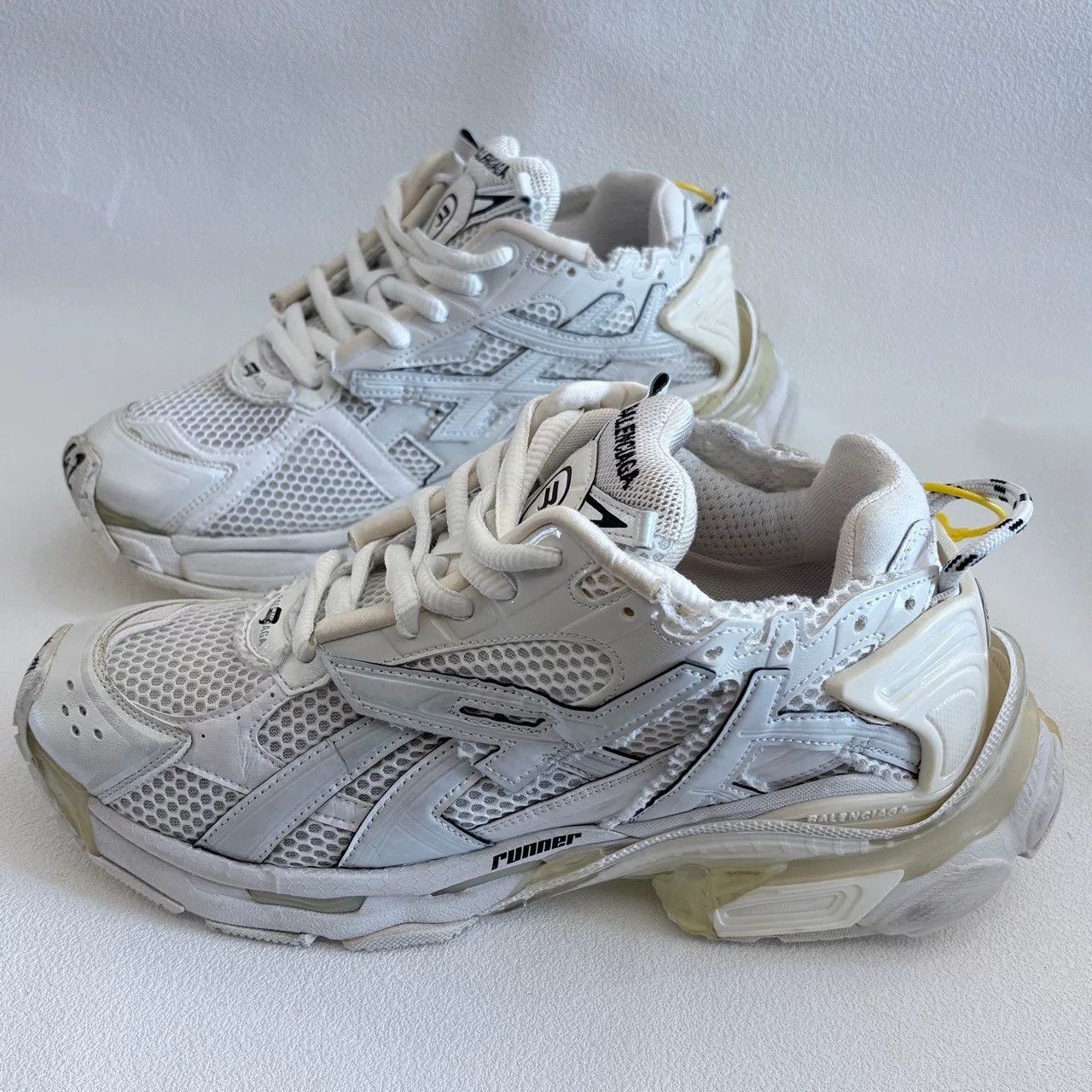 Balenciaga Balenciaga Running White Lowtop Sneakers 9 Men Size US 9 / EU 42 - 1 Thumbnail