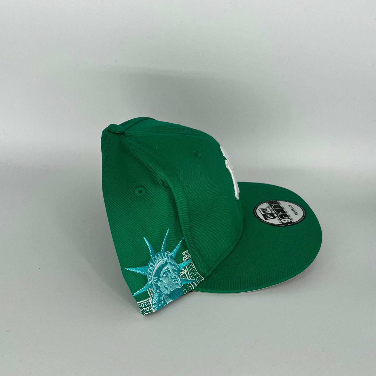 New Era Green New York Yankees Statue of Liberty New Era MLB Size ONE SIZE - 2 Thumbnail