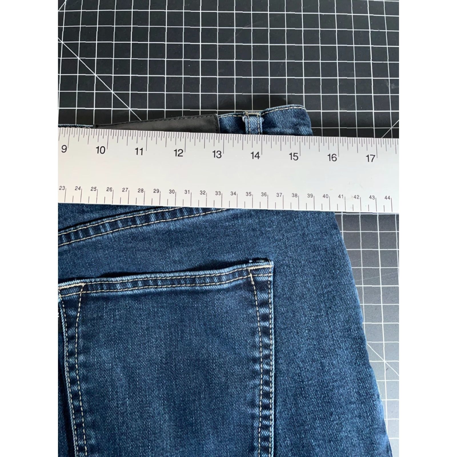 Vintage American Tall Jeans Men's 32 x 38 (Actual 31 x 35) Blue Low Rise Tapered Leg Size US 31 - 5 Thumbnail