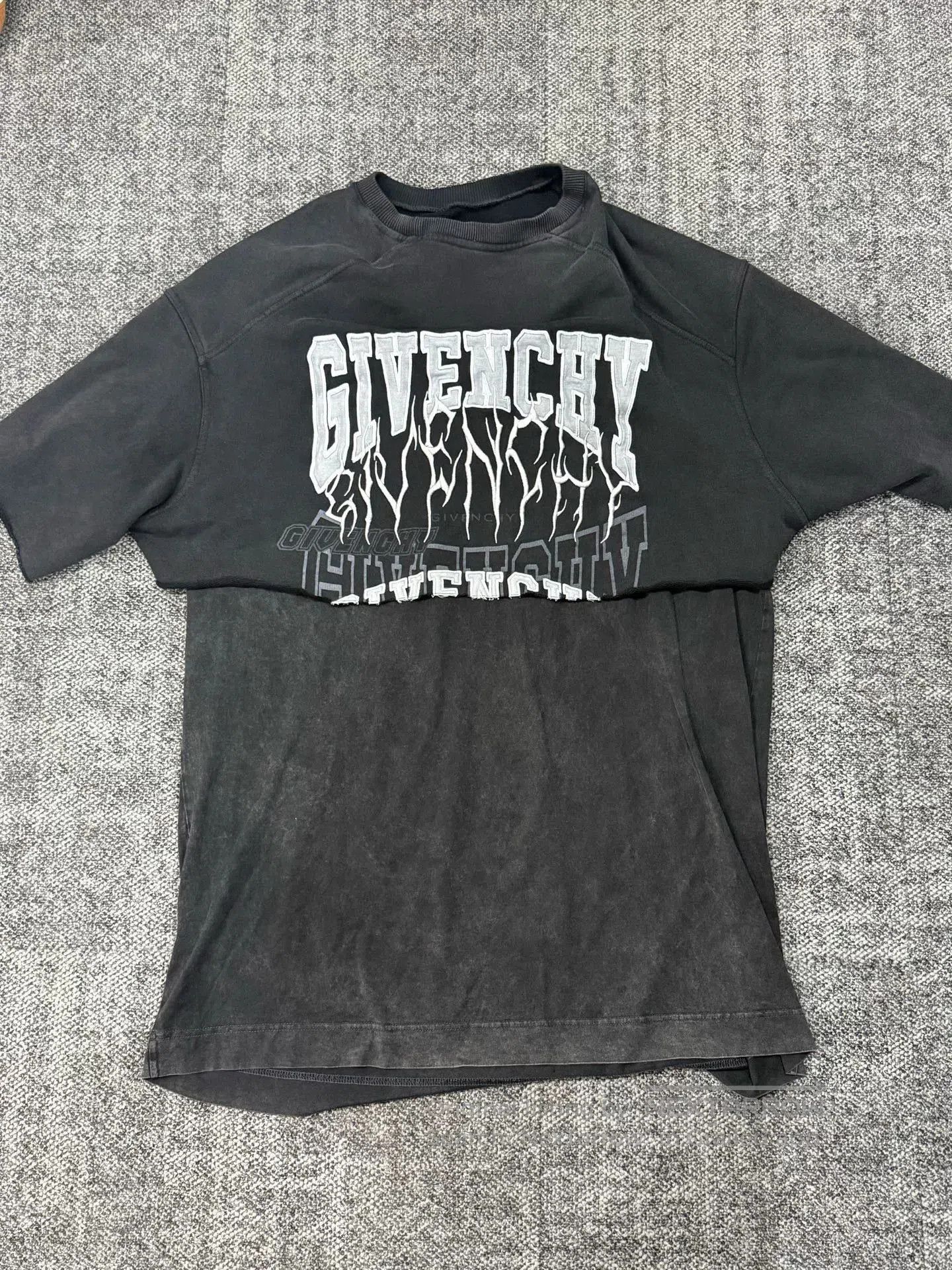 Givenchy Givenchy Black Short Sleeve T. Size US M / EU 48-50 / 2 - 1 Thumbnail