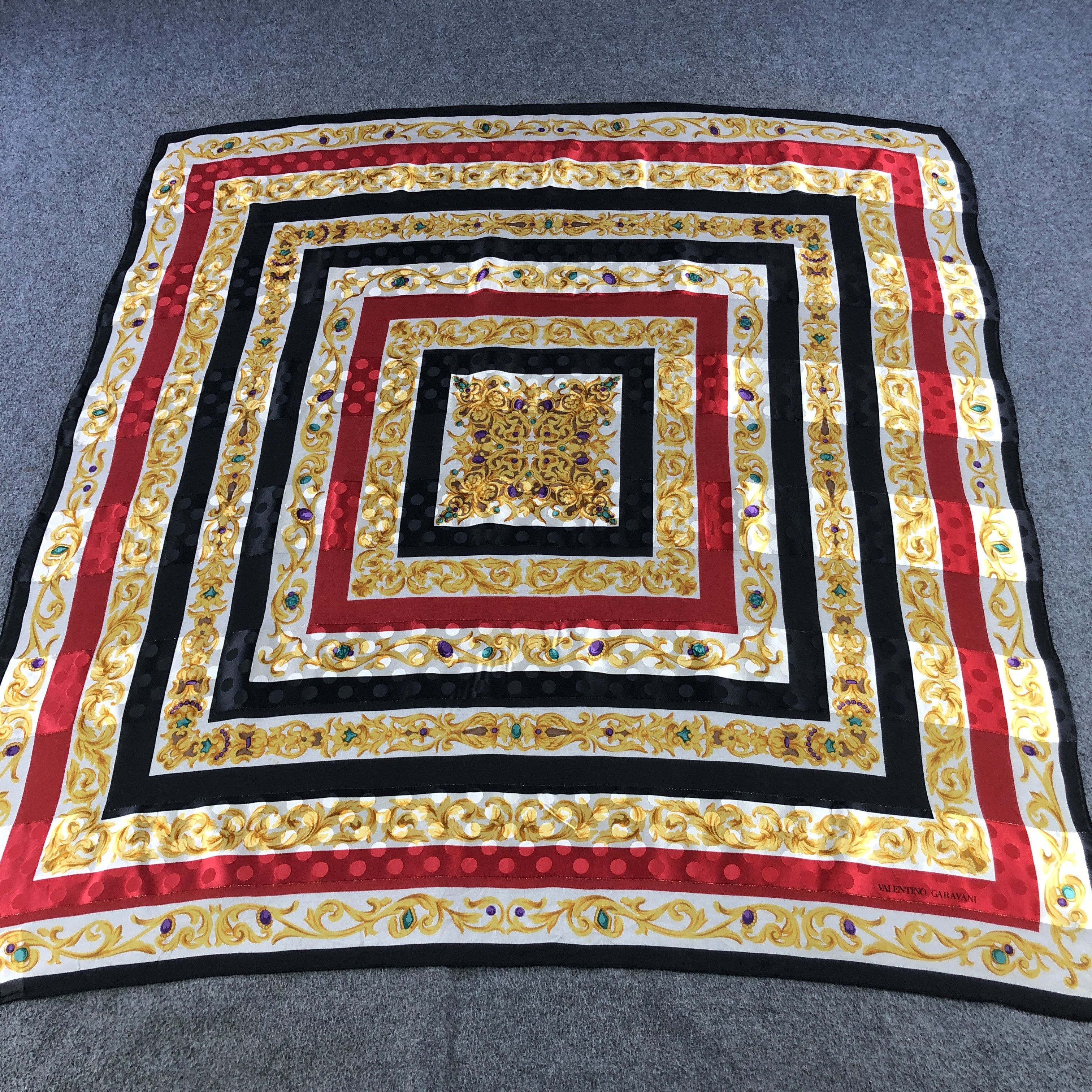 Vintage Valentino Garavani Luxury Silk Scarf M1240 Size ONE SIZE - 2 Thumbnail