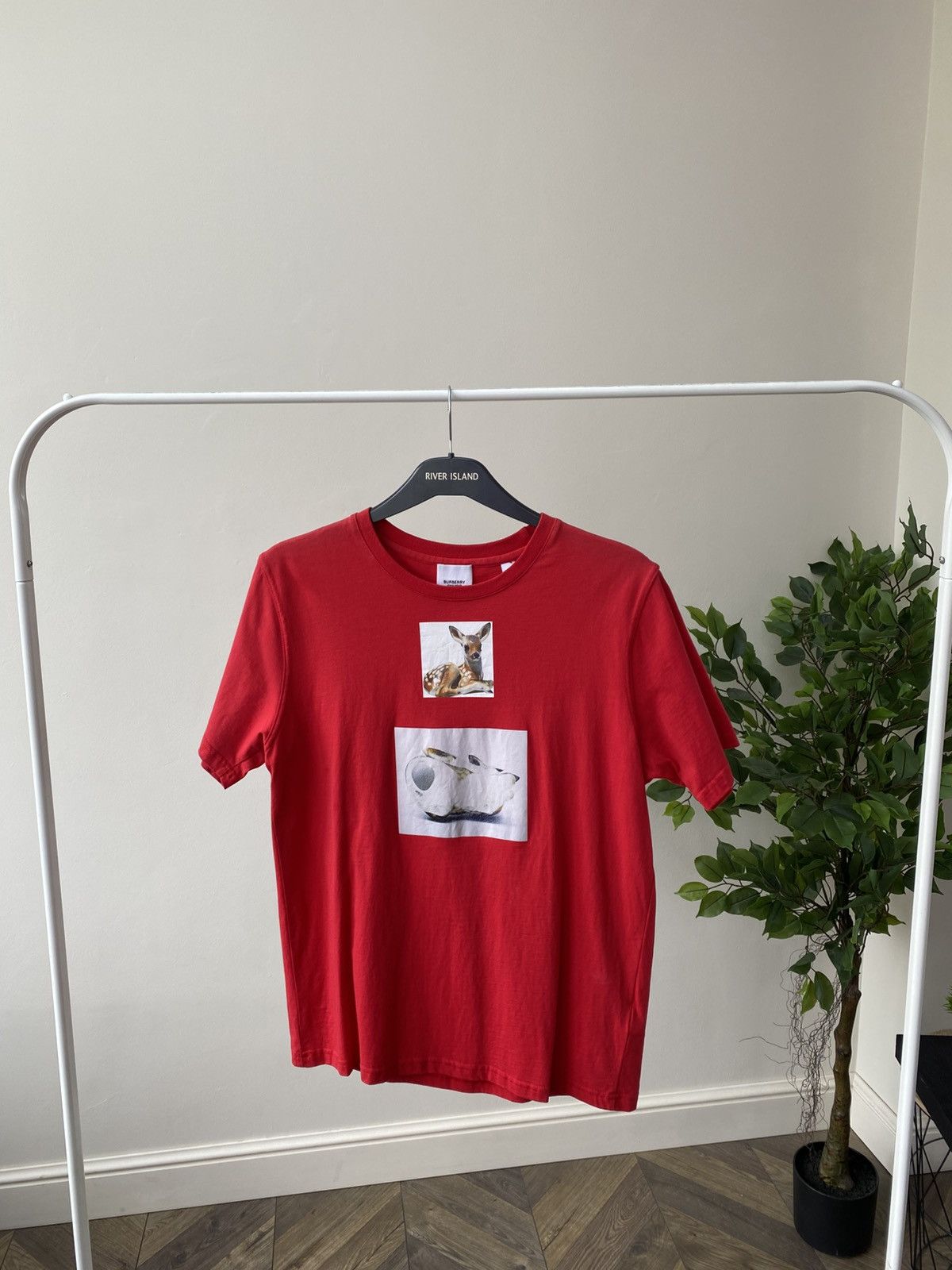 Burberry × Vintage Vintage Burberry Deer Print Short Sleeve T-Shirt Size US S / EU 44-46 / 1 - 1 Thumbnail