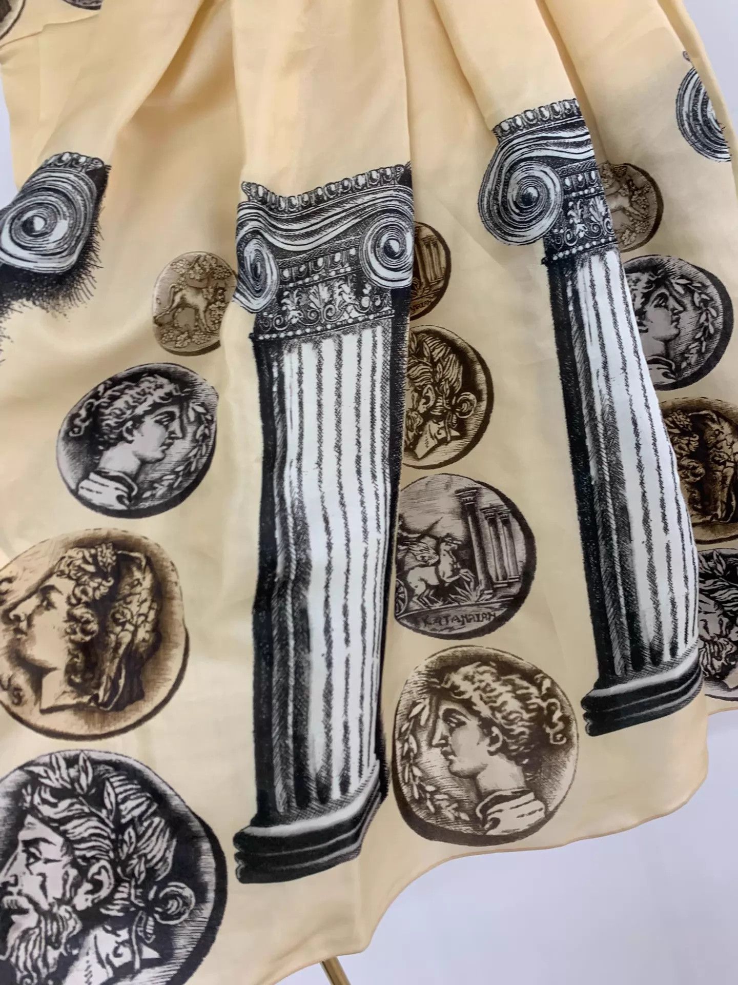 Dolce & Gabbana DG light yellow printed ruched skirt 40 new Size 27" / US 4 / IT 40 - 2 Thumbnail