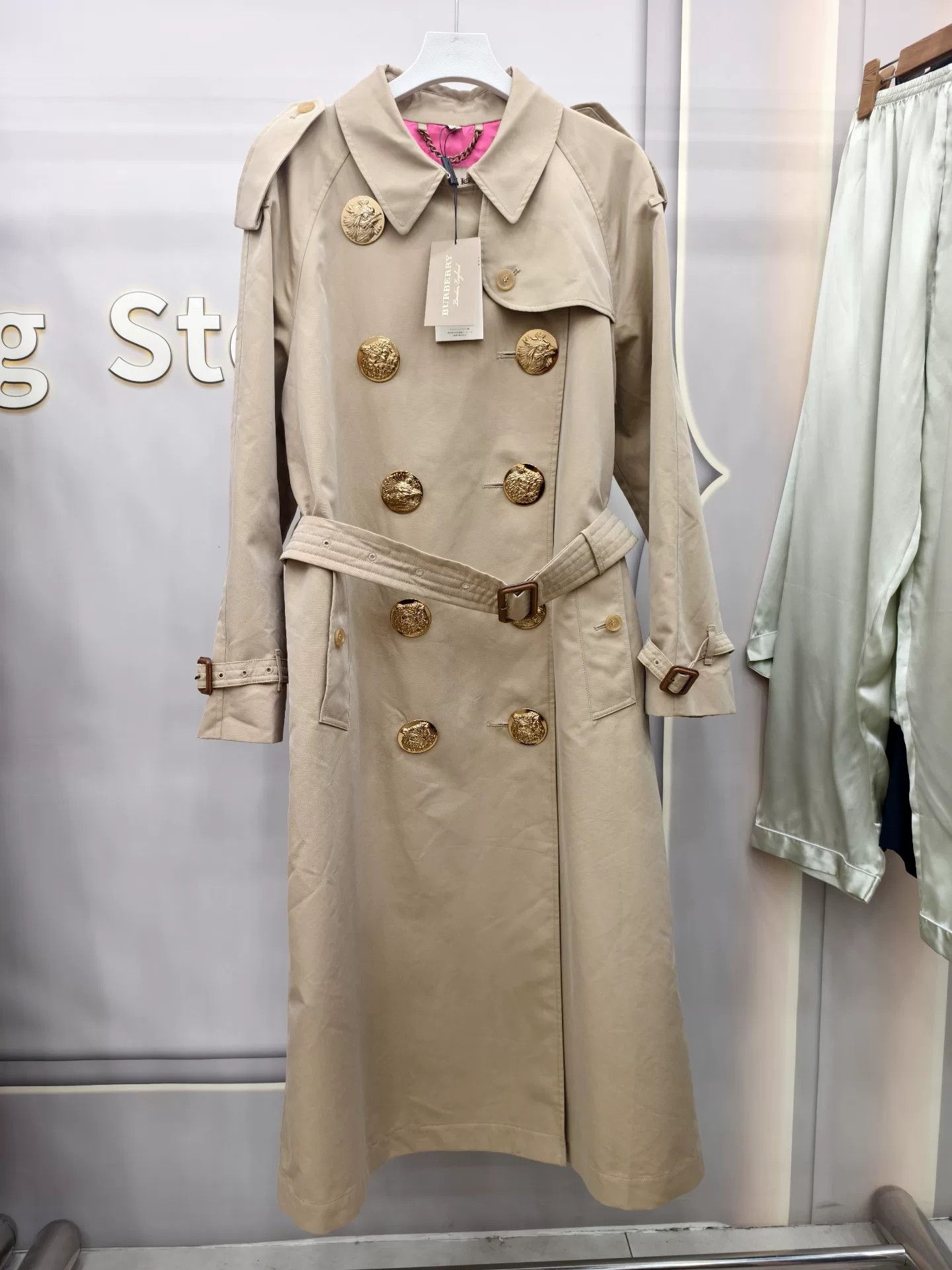 Burberry Burberry Classic Beige Trench Coat Size M / US 6-8 / IT 42-44 - 1 Thumbnail