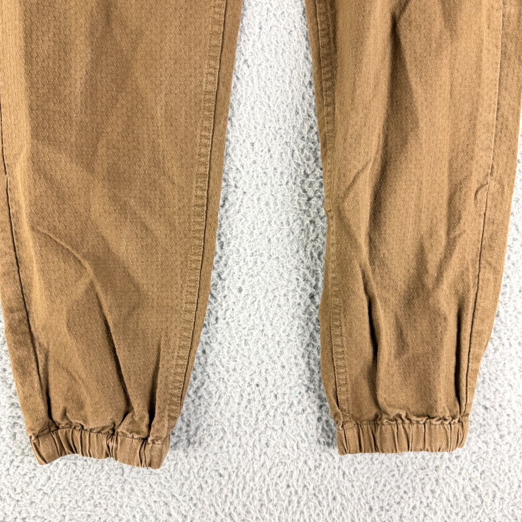 Anthropologie Koto Slim Fit Joggers Mens Size 32 Brown Khaki Chino Casual Pants Regular Cotton Comfort Breathable Front Pocket Slant Casual Classic Jogger Style Size US XS / EU 42 / 0 - 5 Thumbnail
