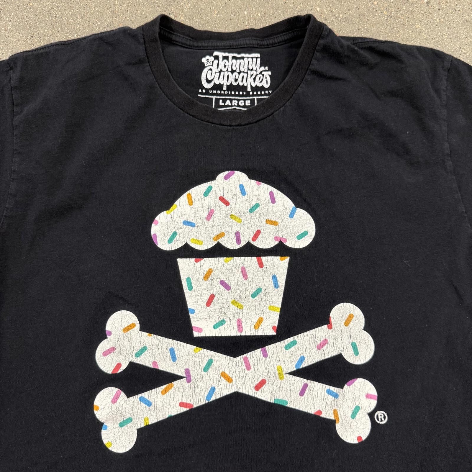 Johnny Cupcakes Vtg Johnny Cupcakes Sprinkles Crossbones T-Shirt Rare - L Size US L / EU 52-54 / 3 - 2 Thumbnail