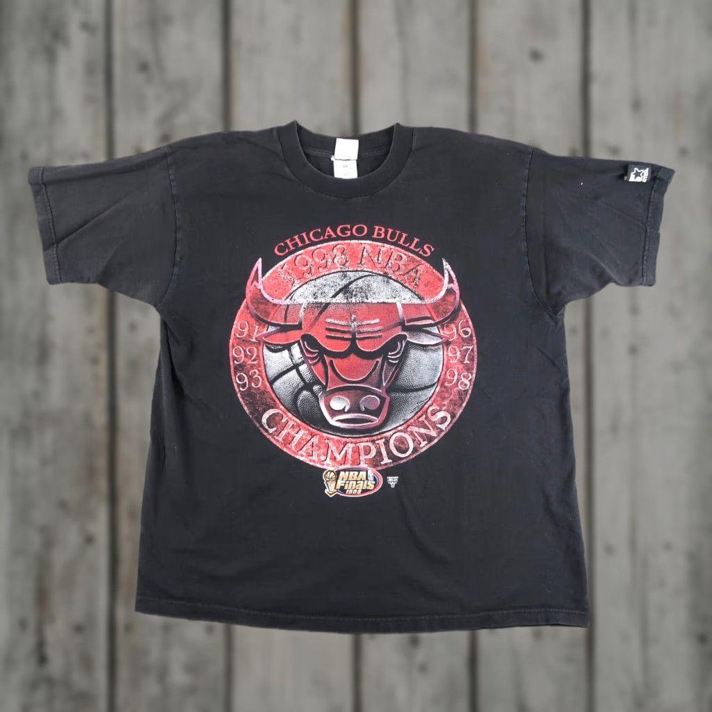 Starter VINTAGE Chicago Bulls Tour 1998 Champions Graphic T-Shirt XL Men Black 90s NBA Starter Shirt Sports Boys Size US XL / EU 56 / 4 - 1 Thumbnail